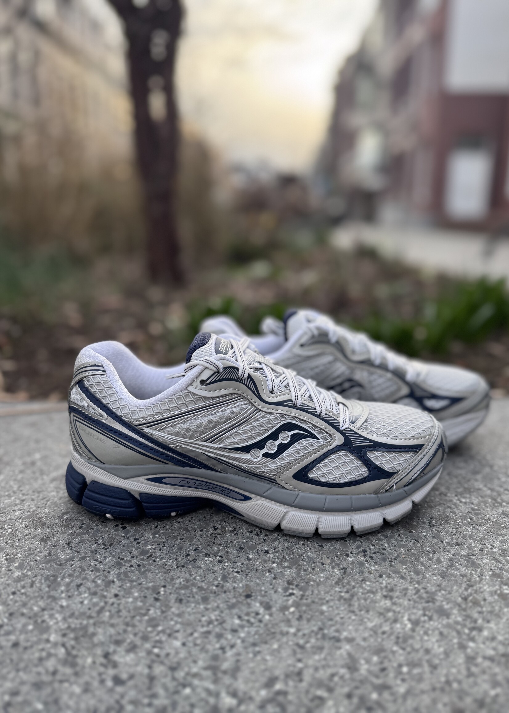 Saucony progrid guide 7 oyster/navy
