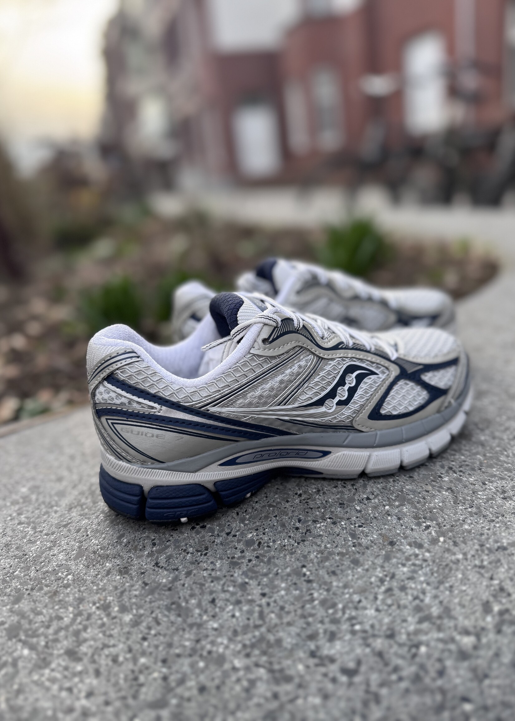 Saucony progrid guide 7 oyster/navy