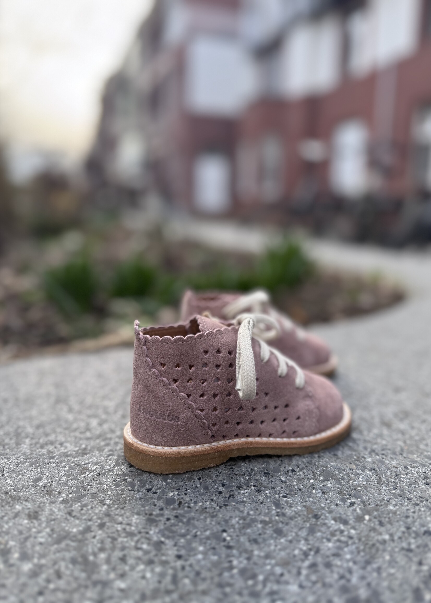 Angulus 3564-101 mid-cut shoe laces and hearts rosebud