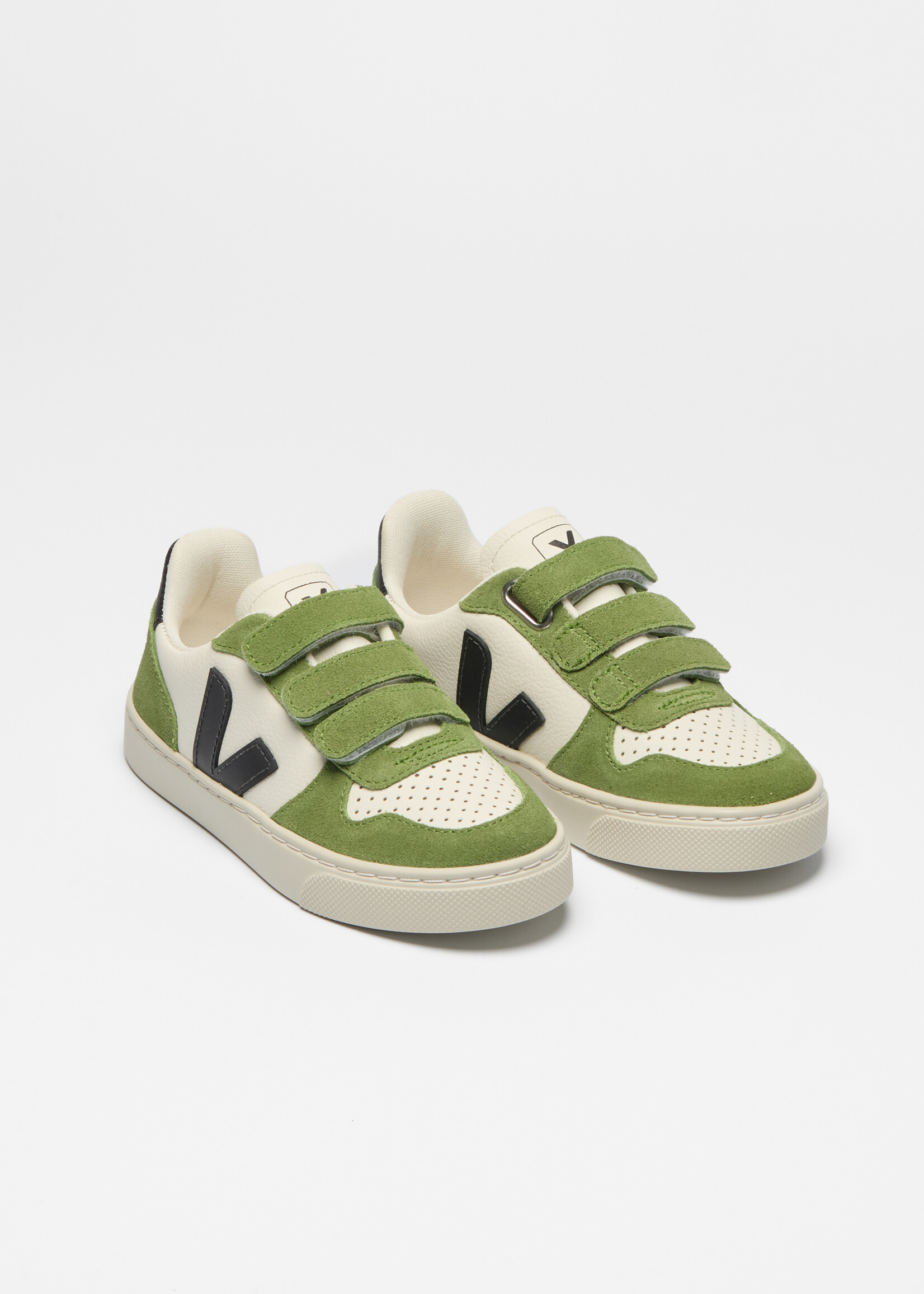 VEJA V-10 Pure black kiwi