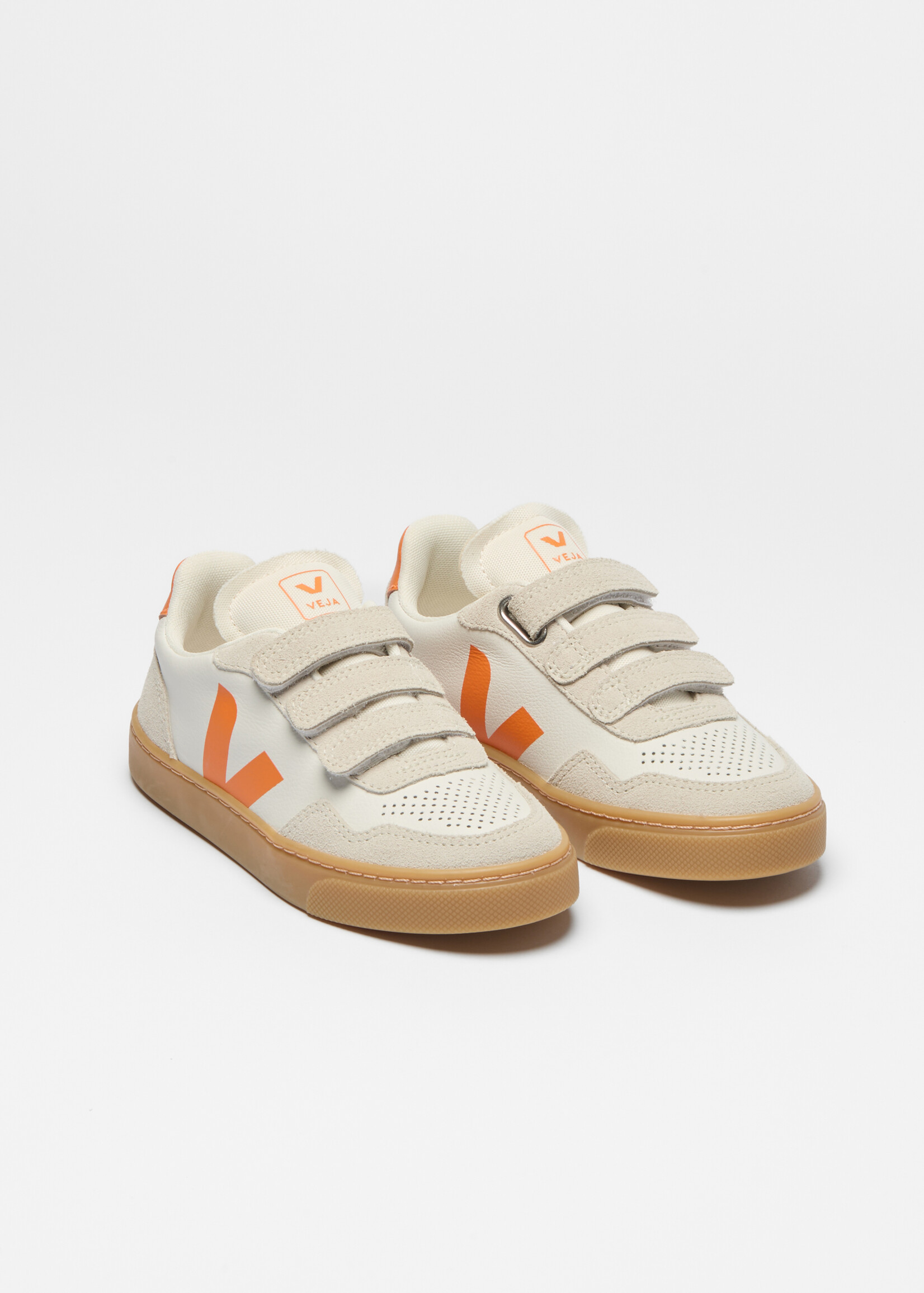 VEJA small V-90 white fury natural