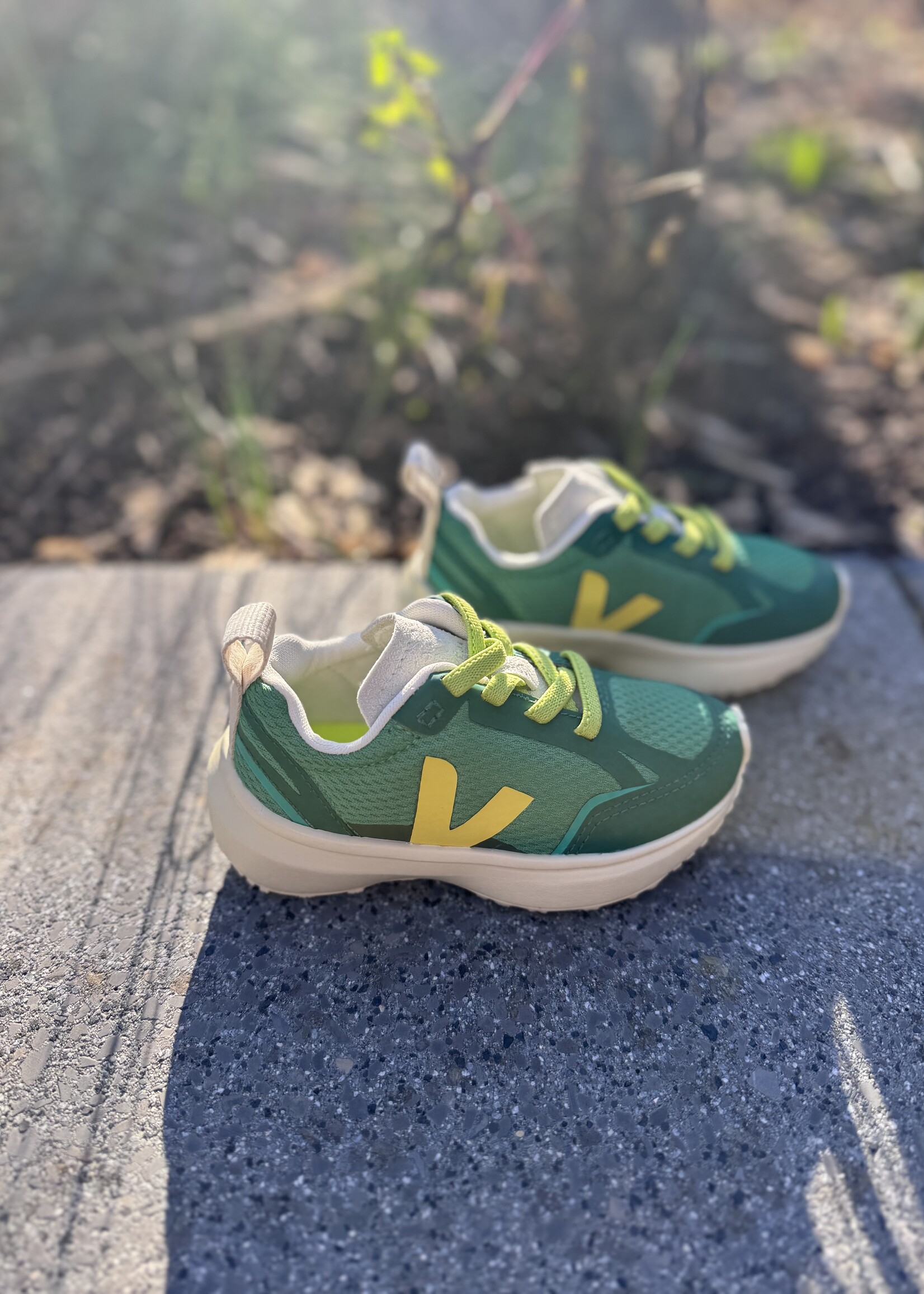 VEJA small canary light alv emeraude mimosa