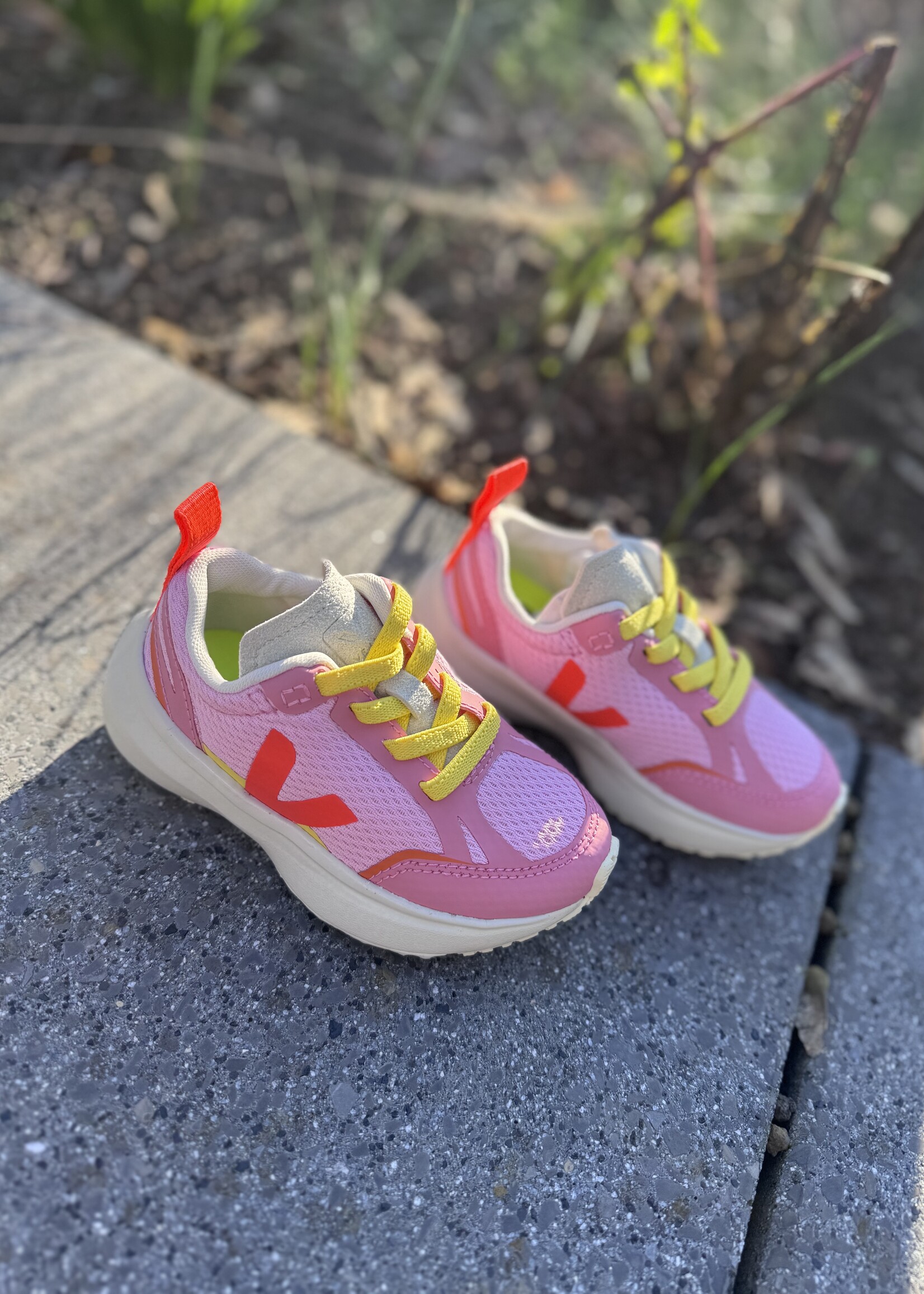 VEJA small canary light alv guimauve orange fluo mary