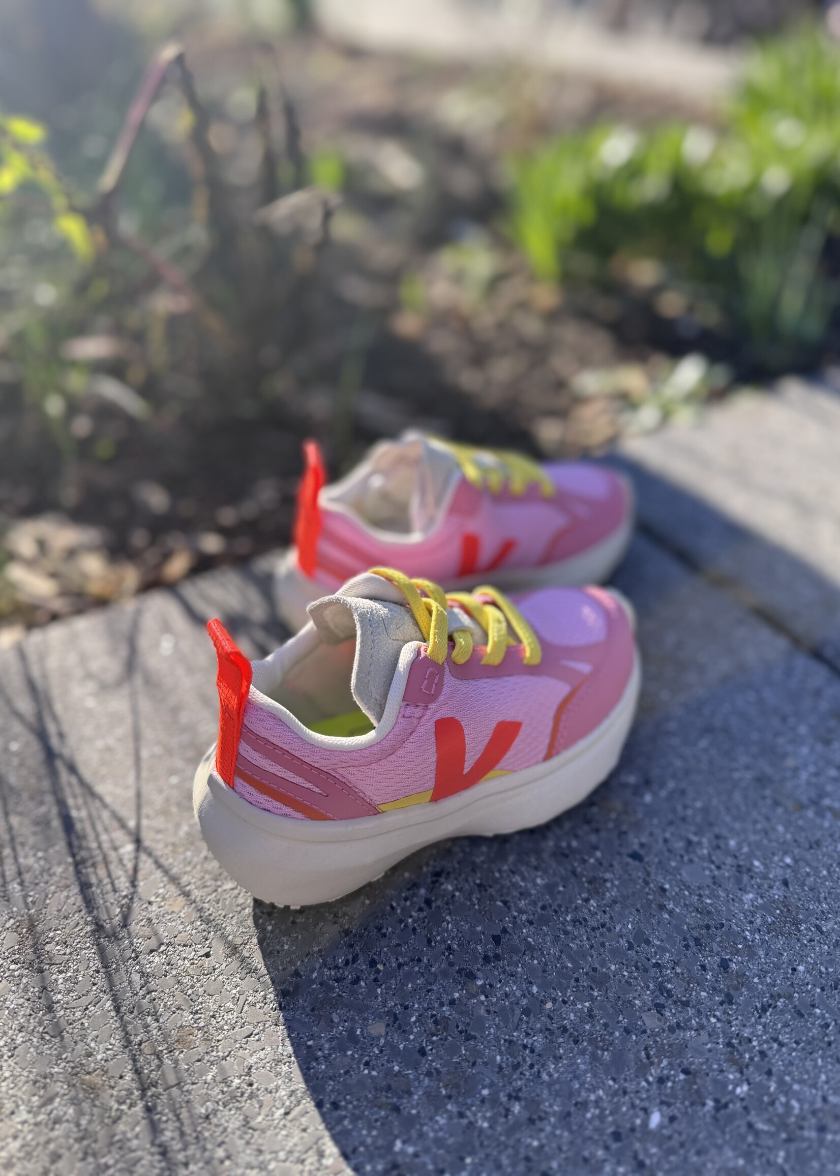 VEJA small canary light alv guimauve orange fluo mary