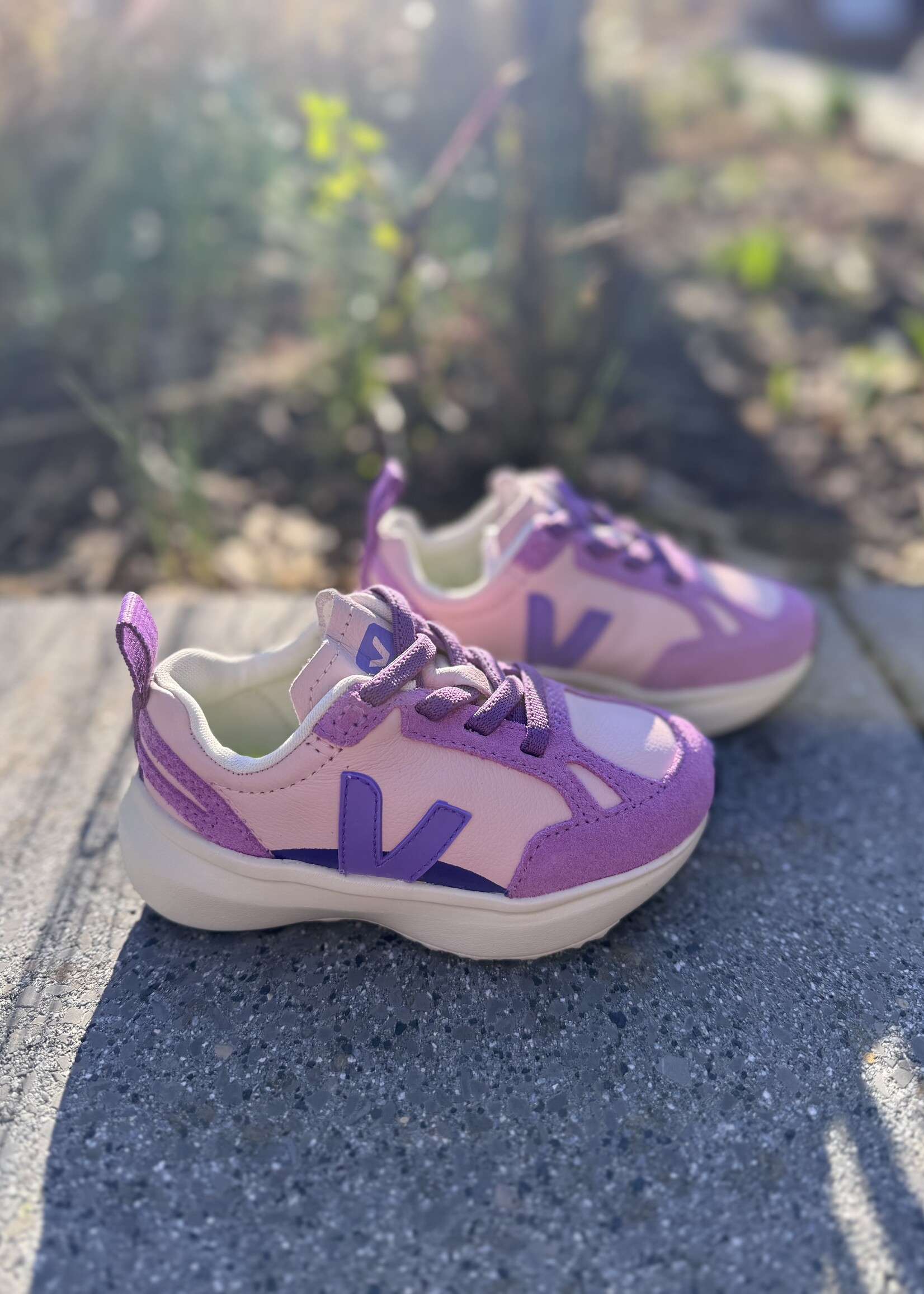 VEJA small canary light OT petale joker mulberry