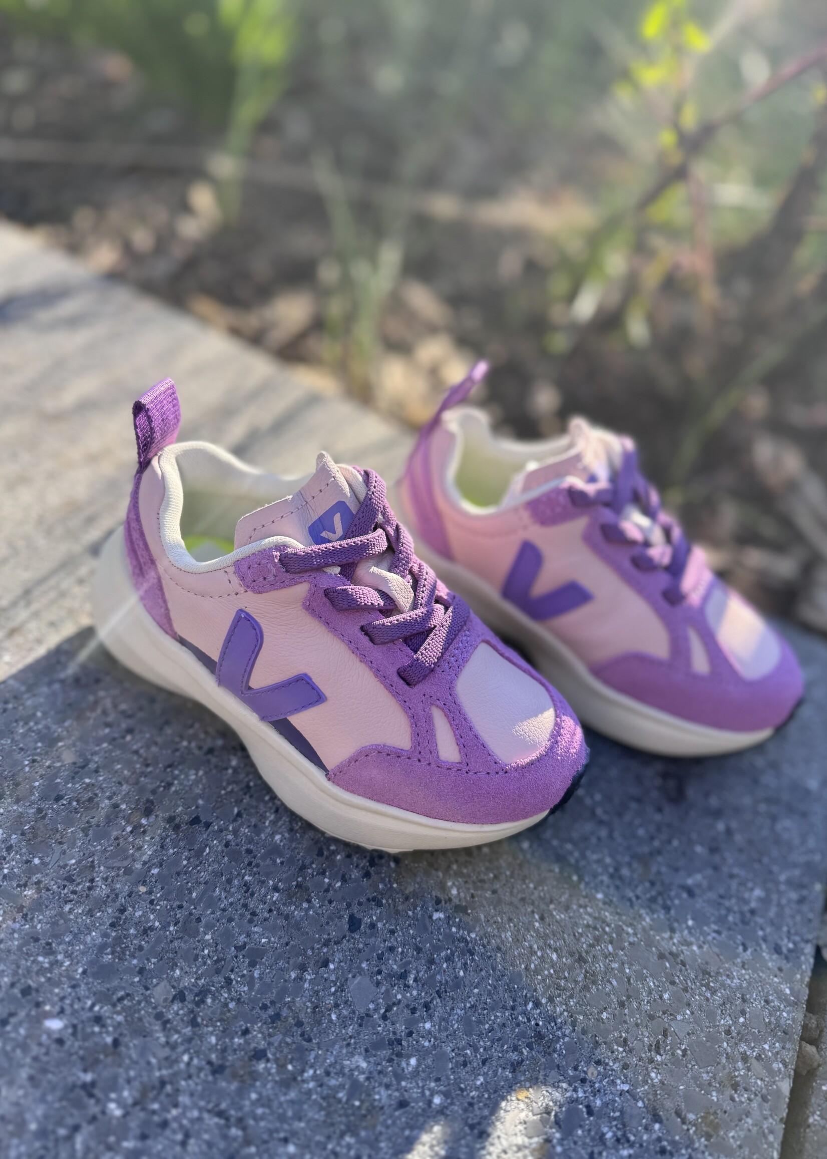 VEJA small canary light OT petale joker mulberry