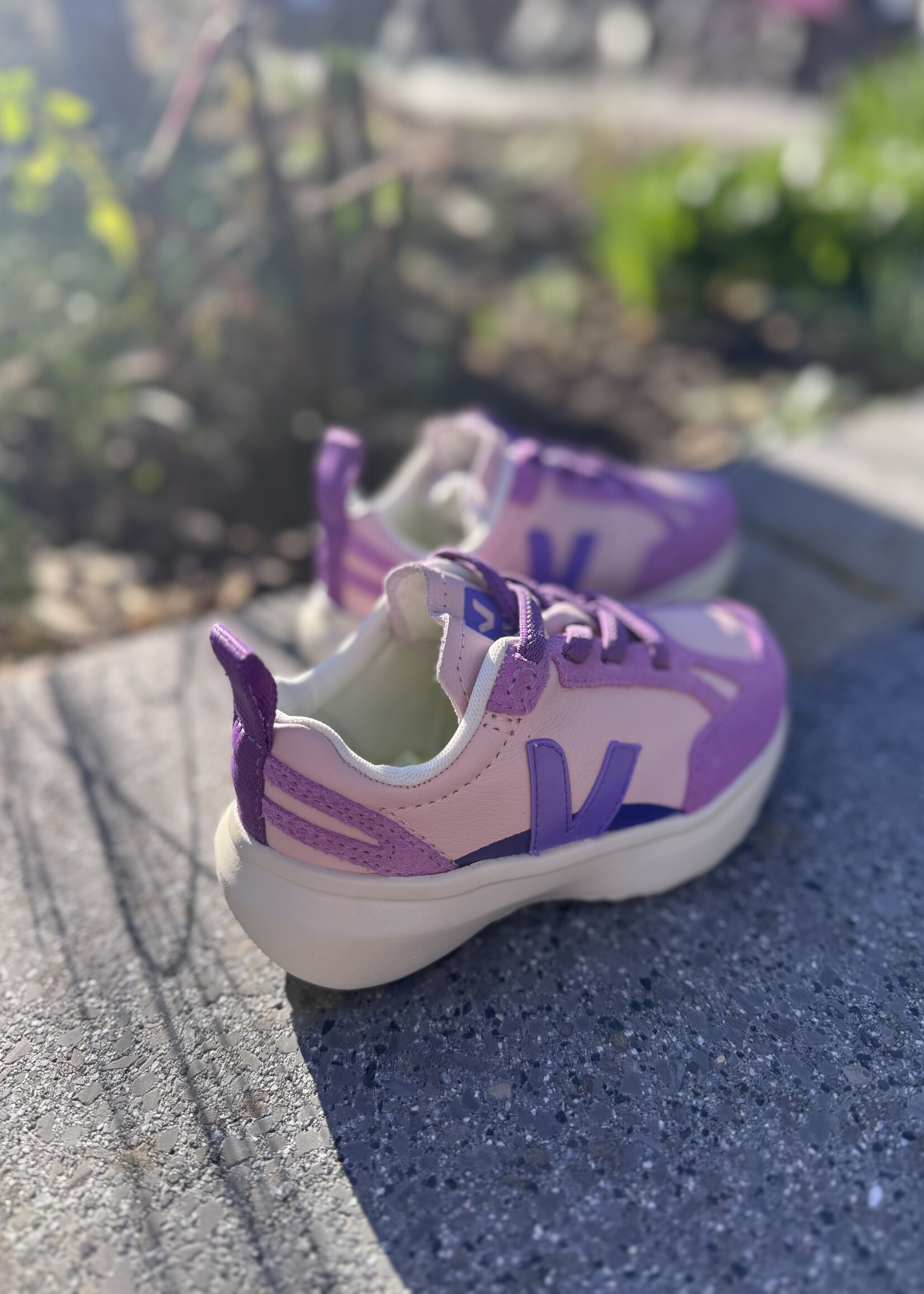 VEJA small canary light OT petale joker mulberry