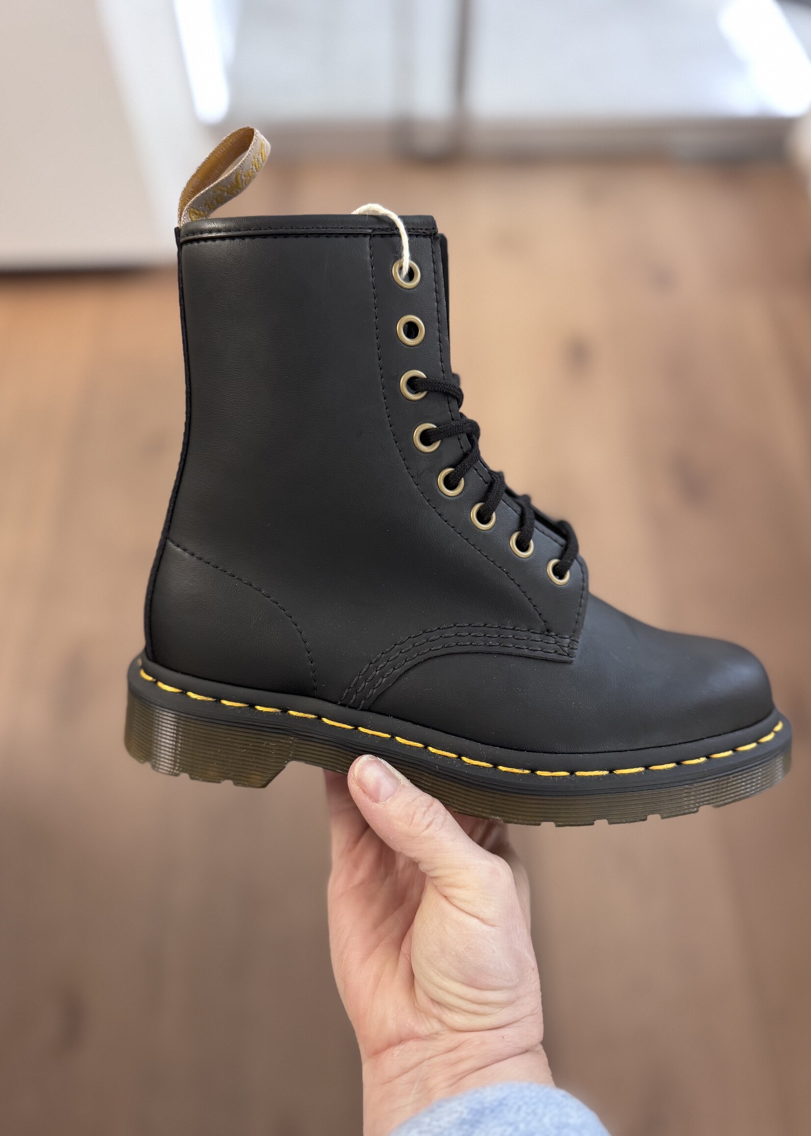 Dr Martens 1460 vegan black felix rub off