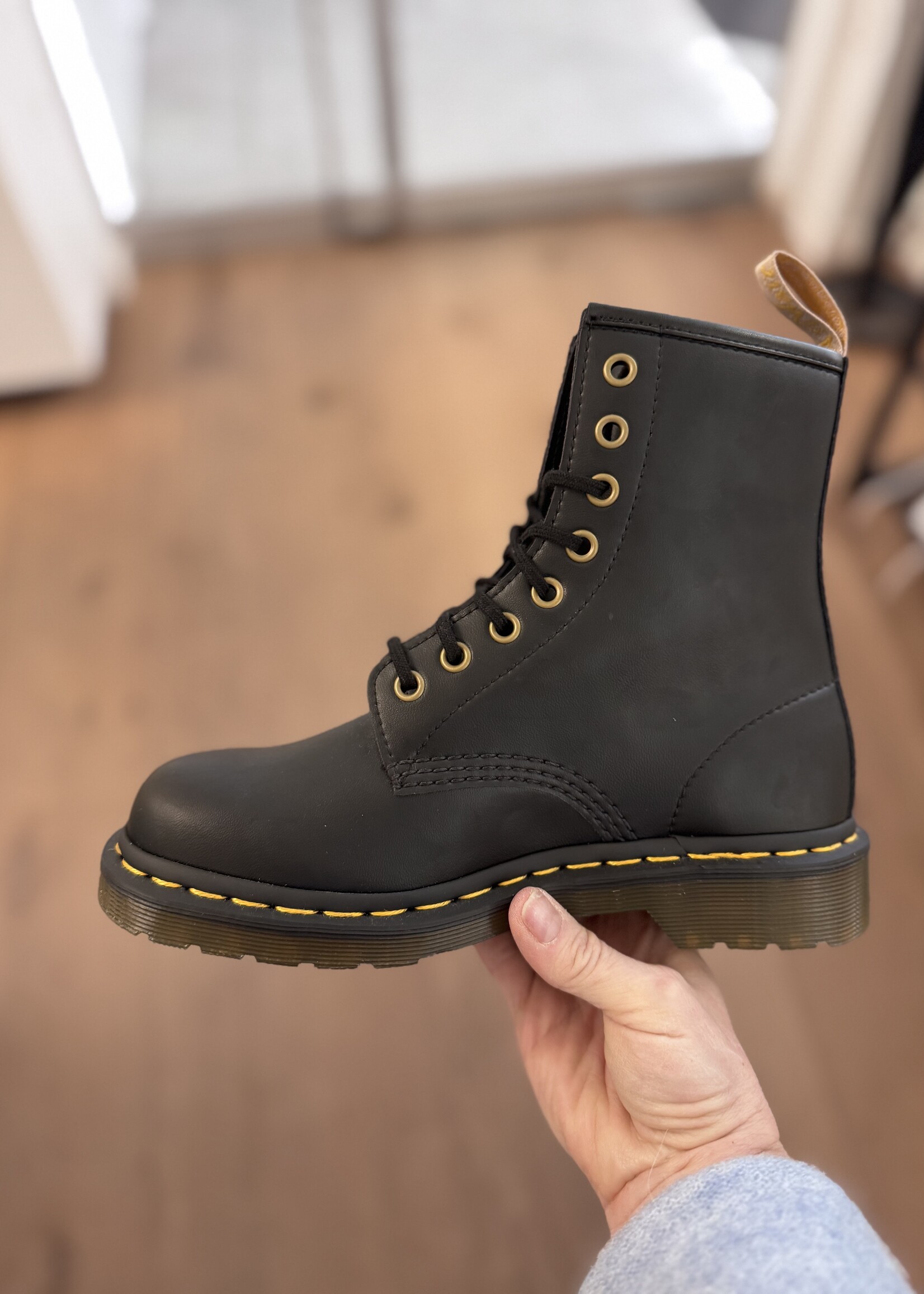 Dr Martens 1460 vegan black felix rub off
