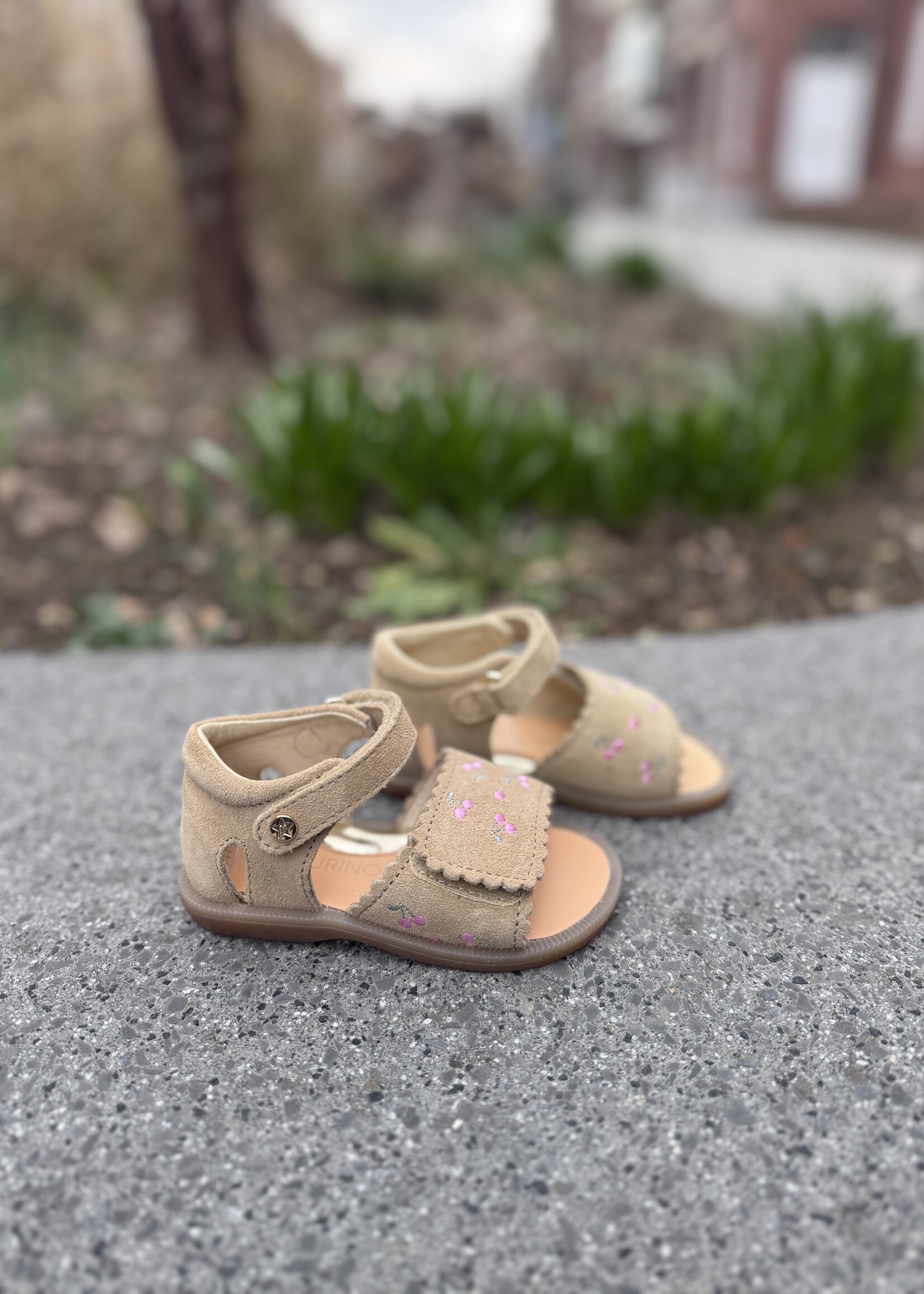 Naturino Maya embr suede cherry sand