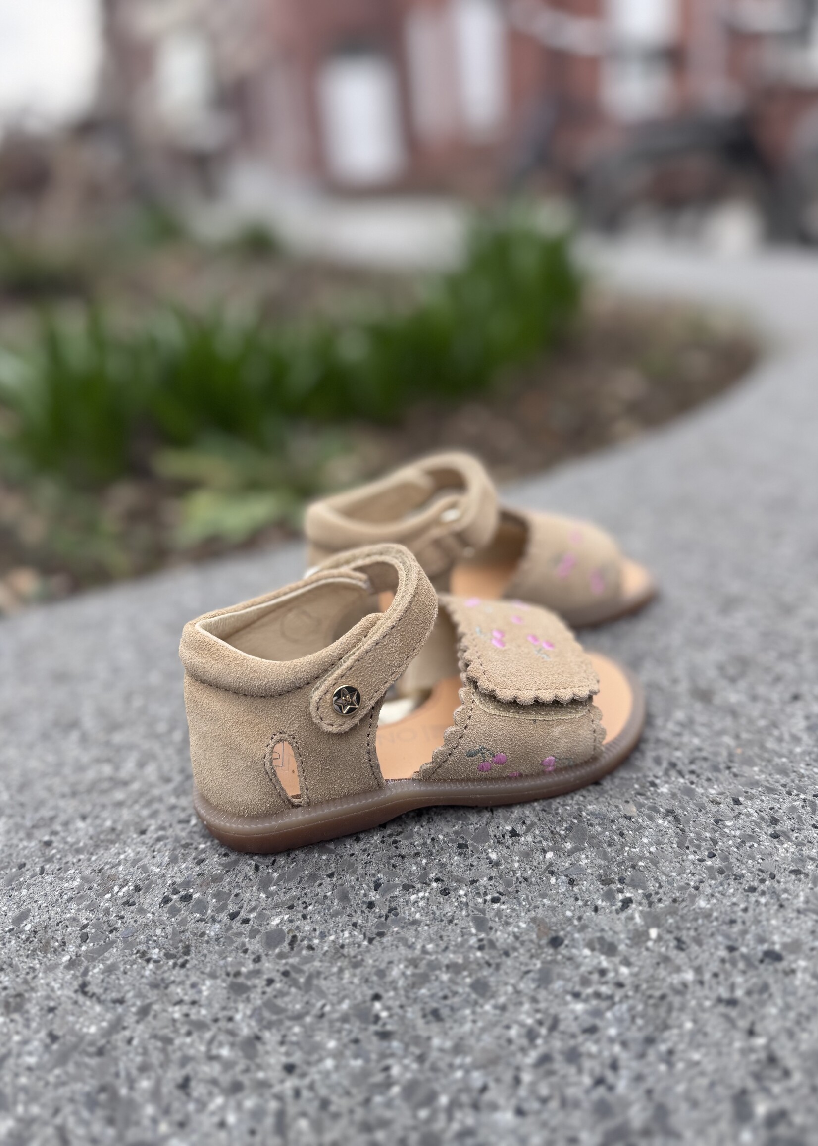 Naturino Maya embr suede cherry sand