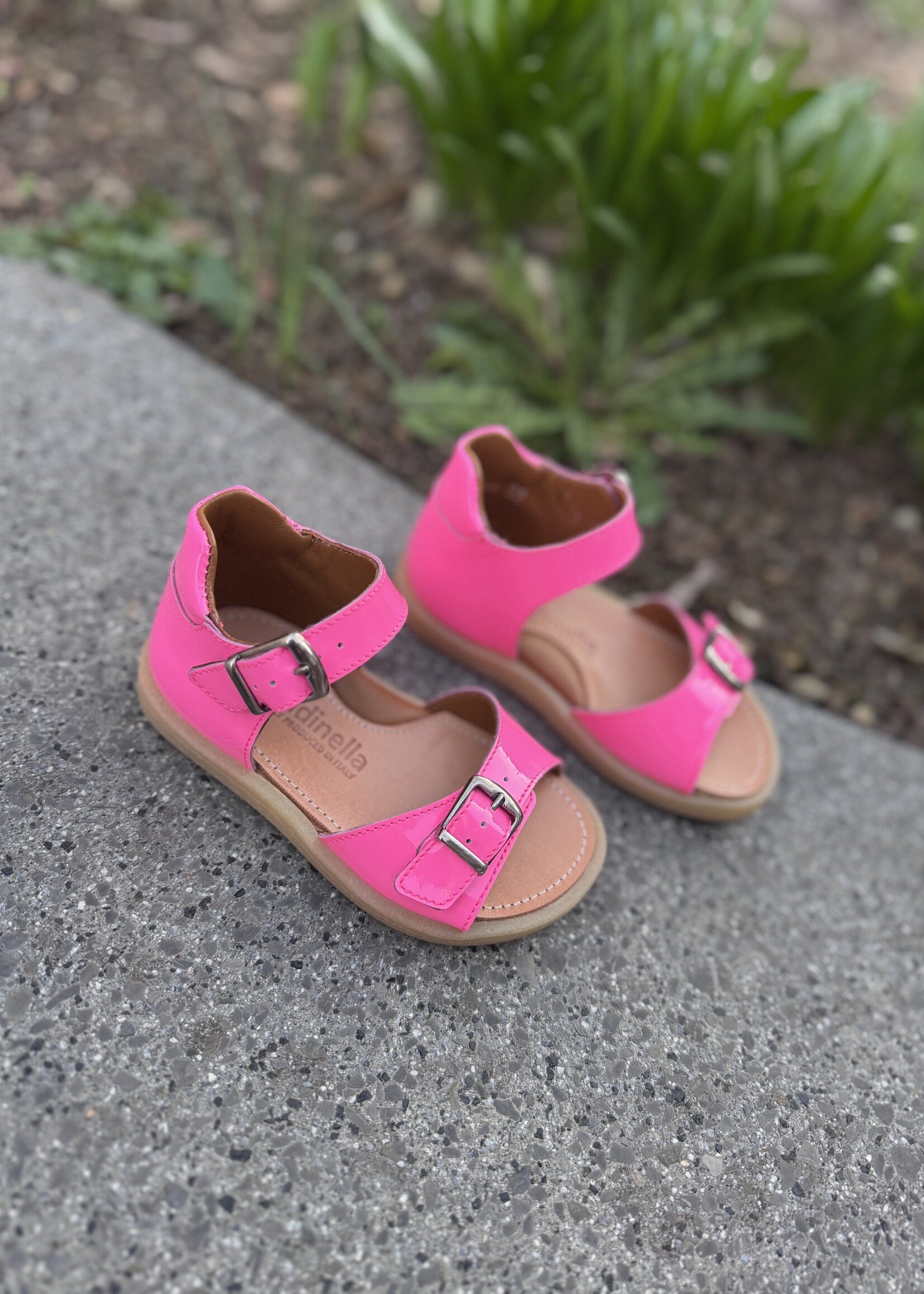 Rondinella 4744 sandaal rosa fluo