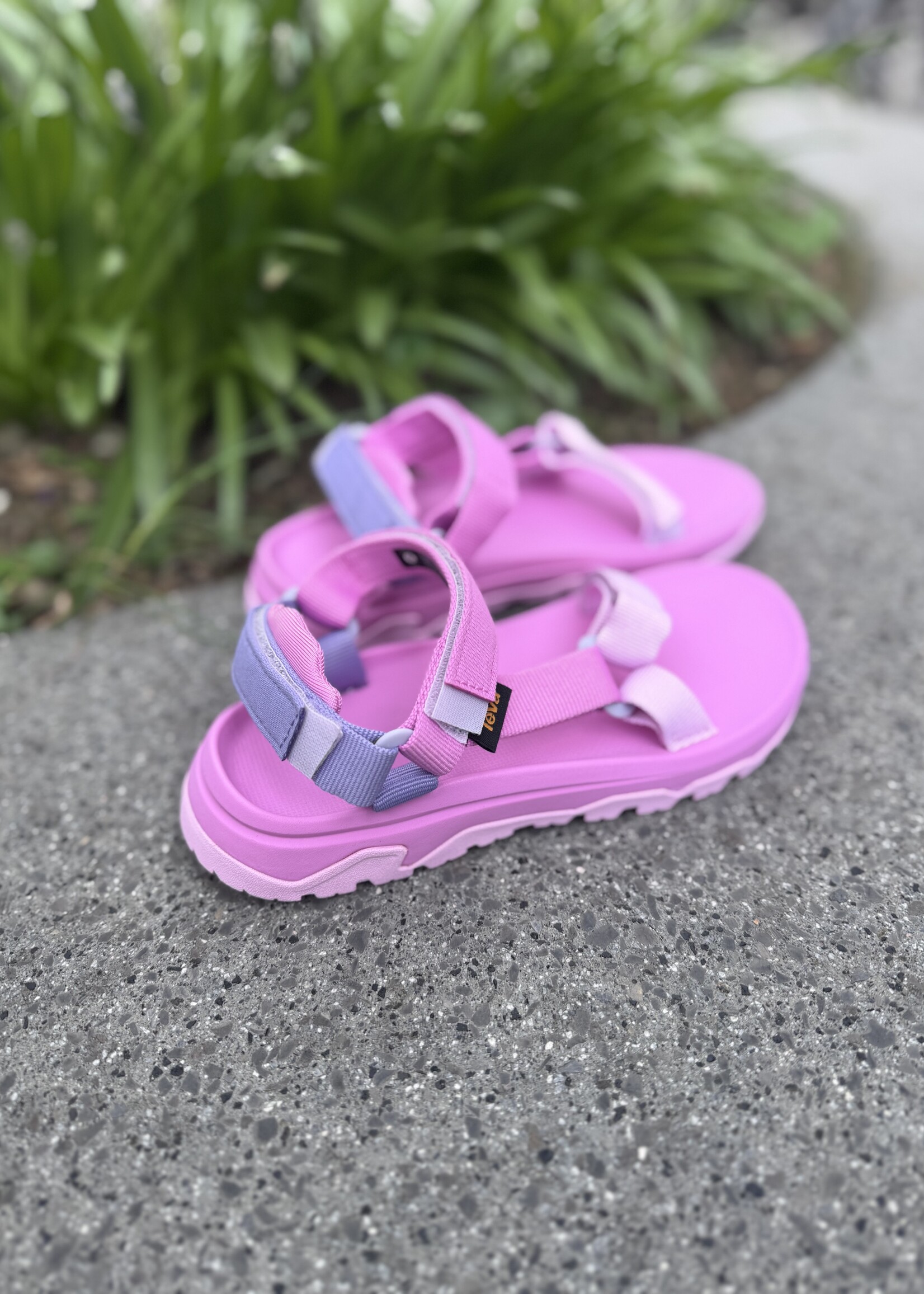 TEVA hurricane xlt bright pink multi