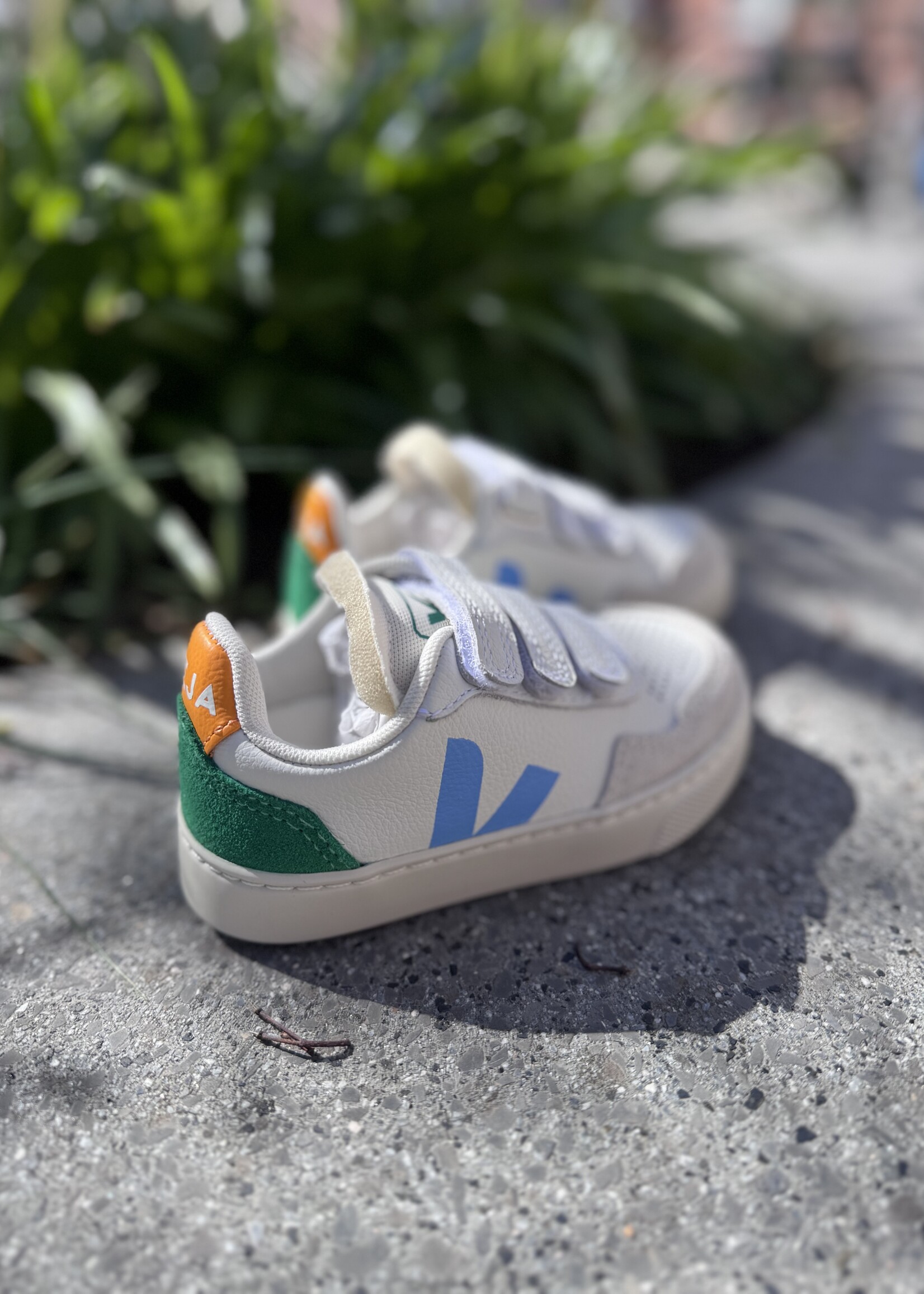 VEJA small V-90 white aqua emeraude