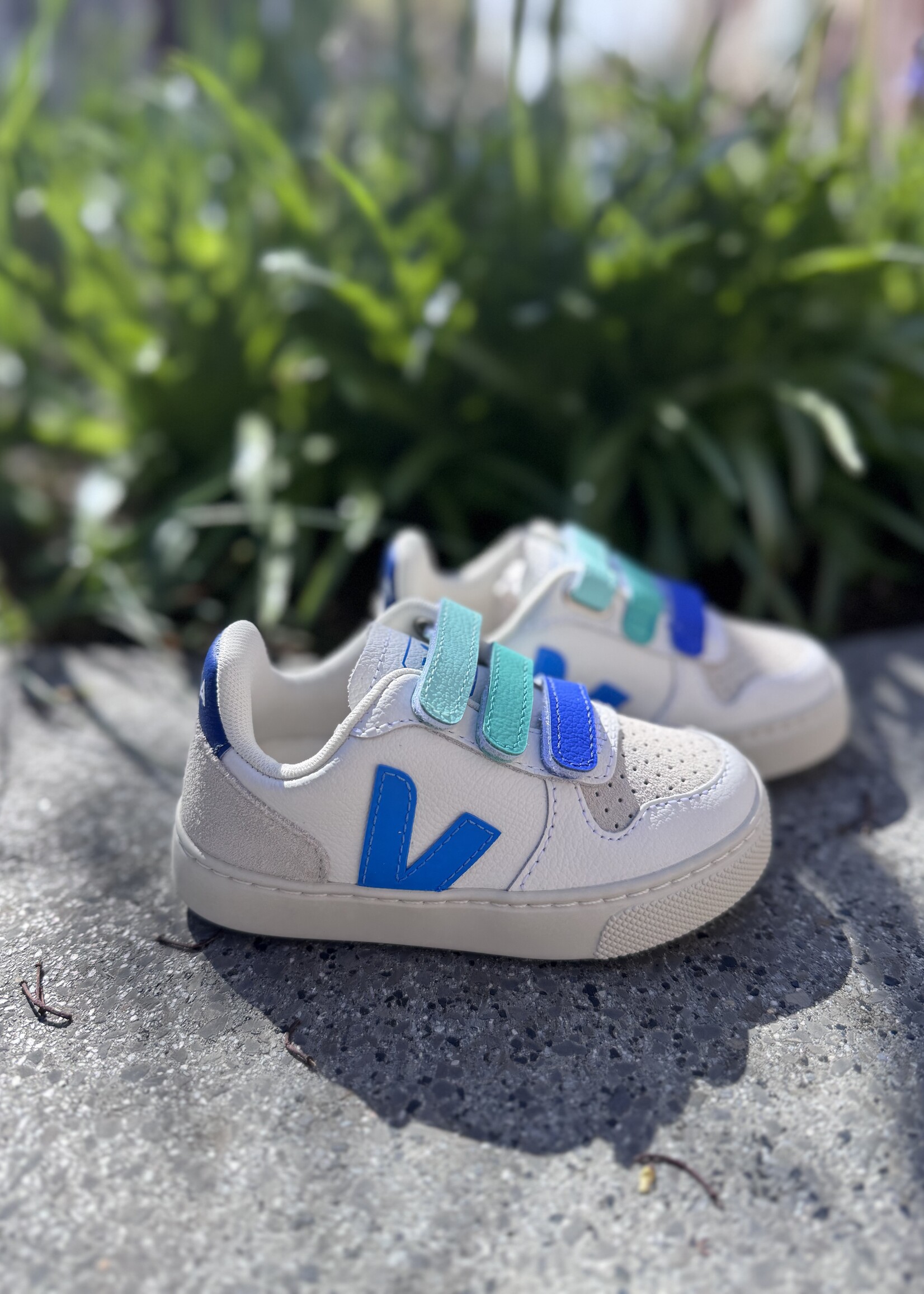 VEJA small V-10 leather white egee