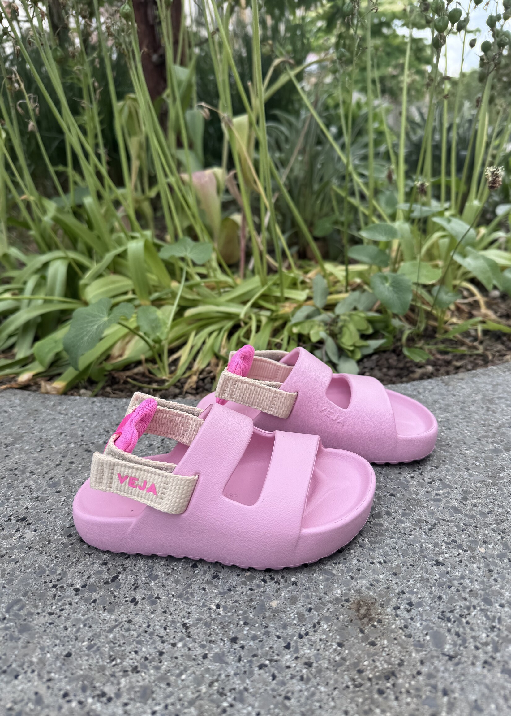 VEJA mini etna lite EVA Guimauve