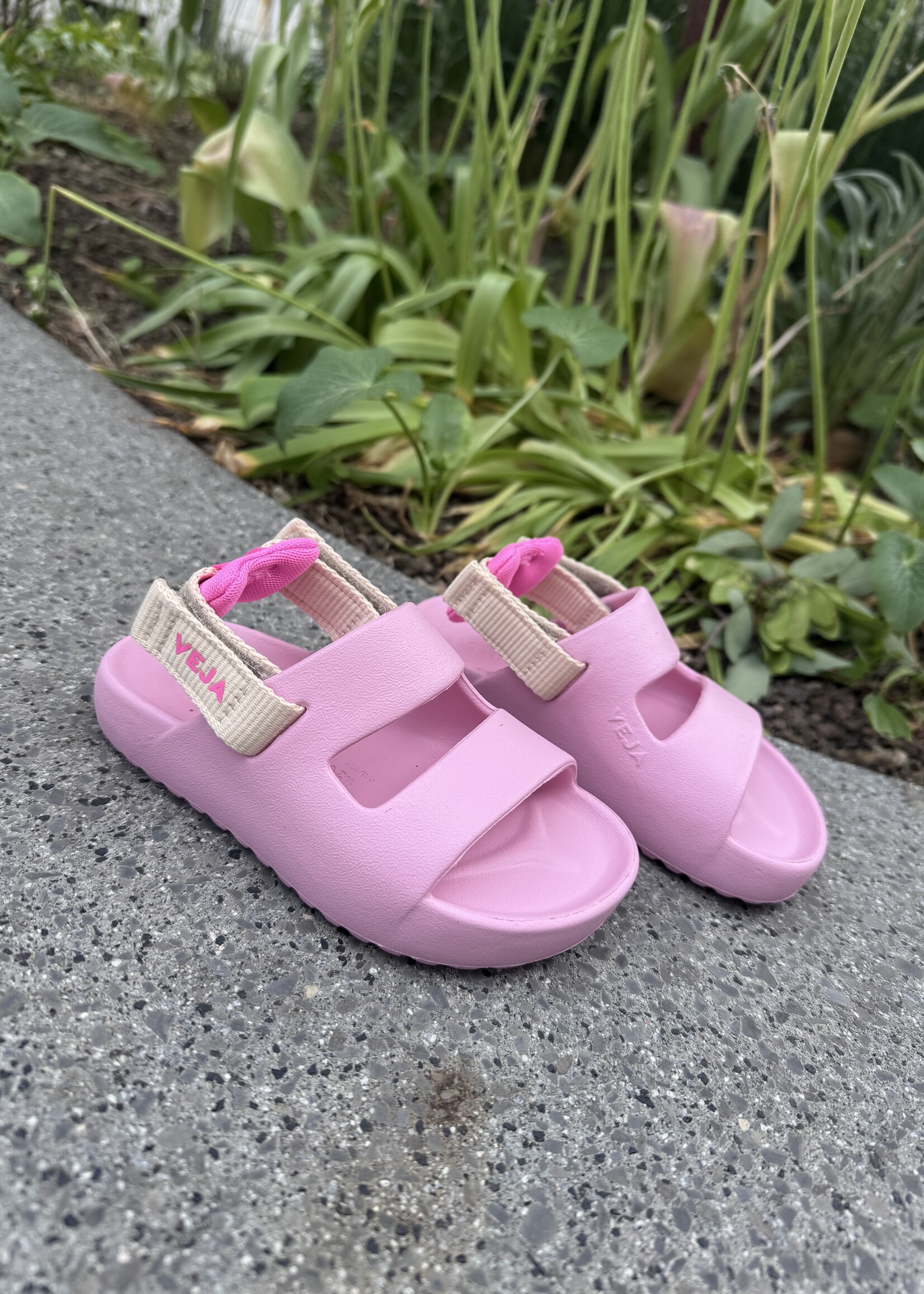 VEJA mini etna lite EVA Guimauve