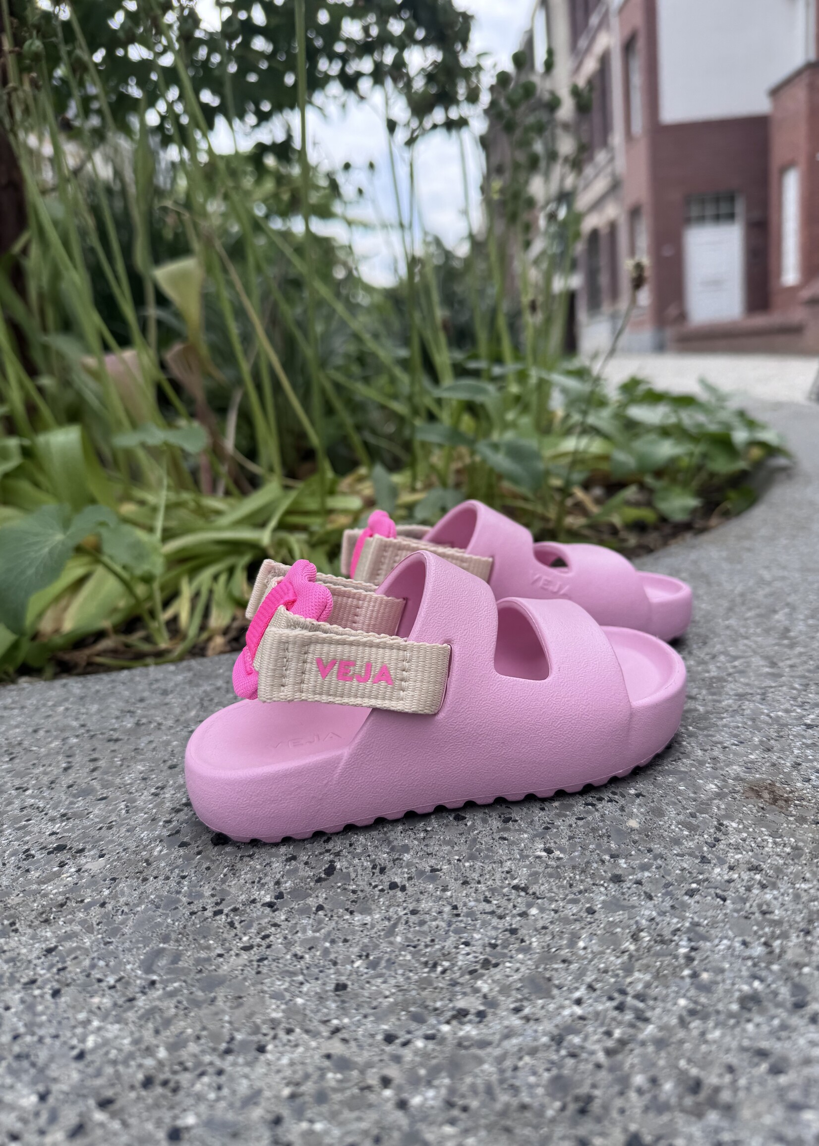 VEJA mini etna lite EVA Guimauve