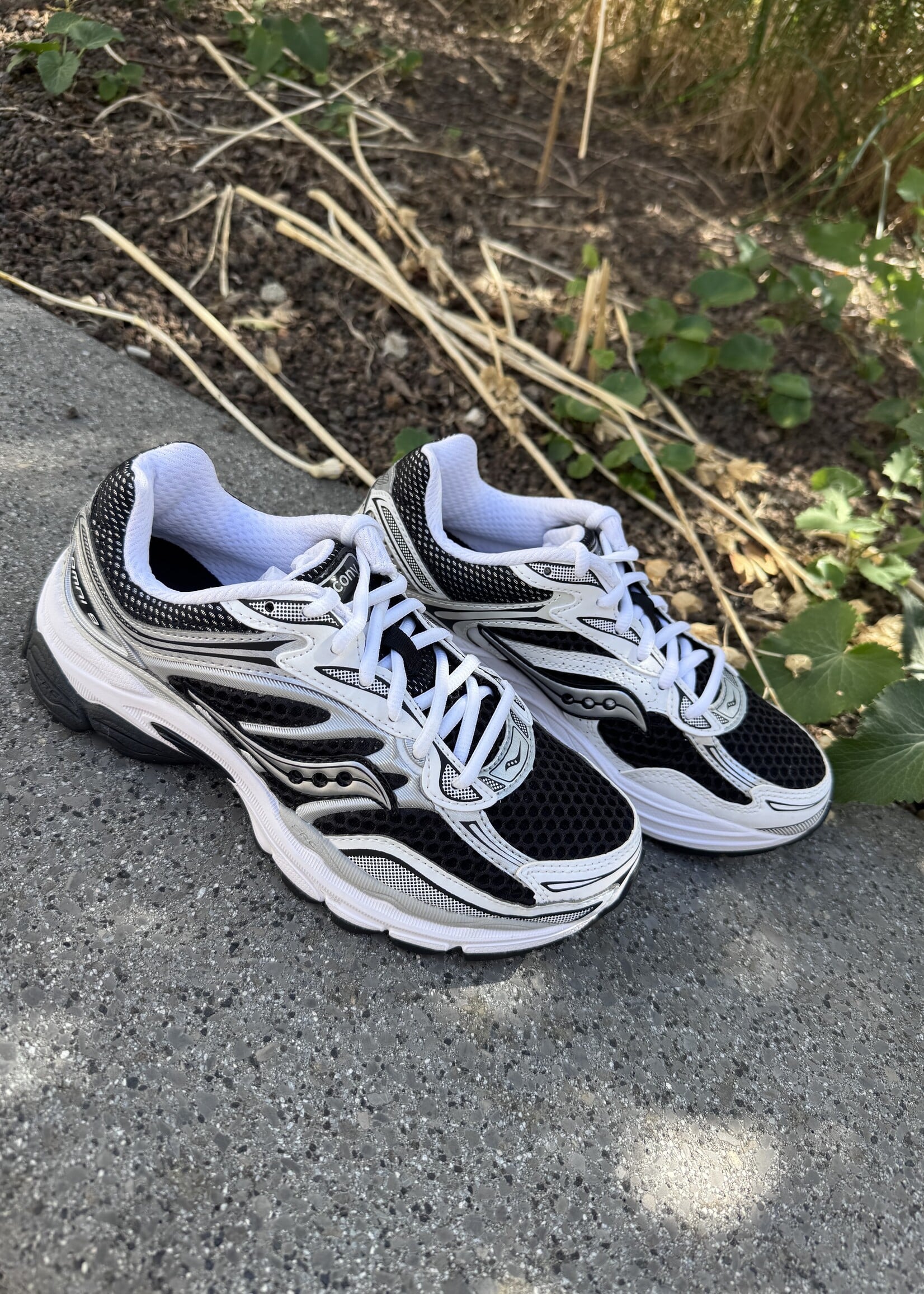 Saucony Progrid Omni 9 black/white