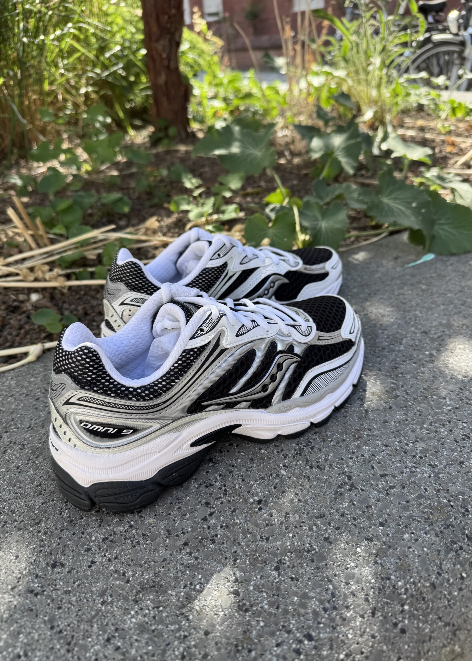 Saucony Progrid Omni 9 black/white