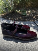 Angulus Angulus 1702-105 ballerina with a moderate square toe Amarone