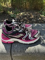 Saucony Saucony triumph 4 black pink