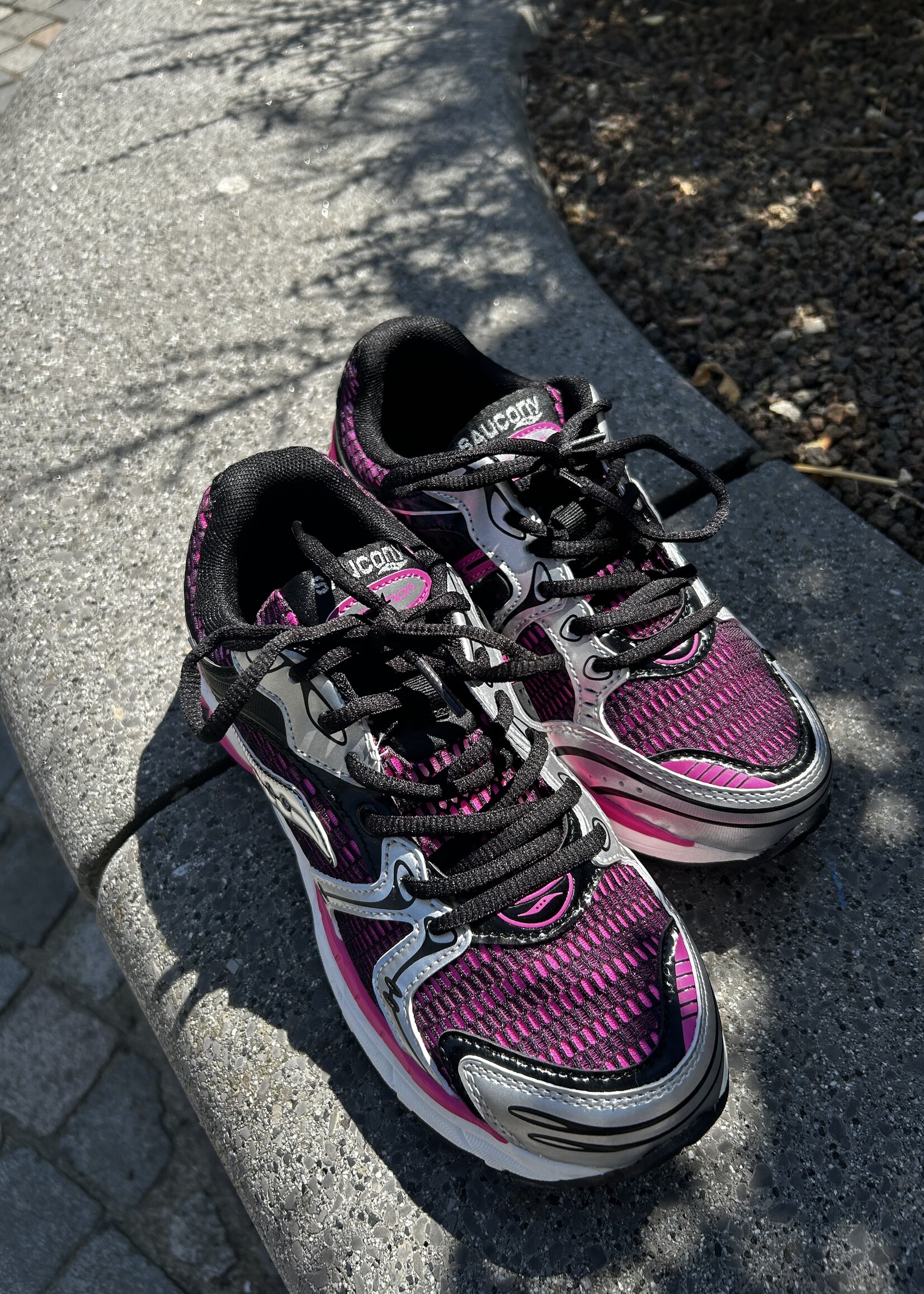 Saucony Saucony triumph 4 black pink
