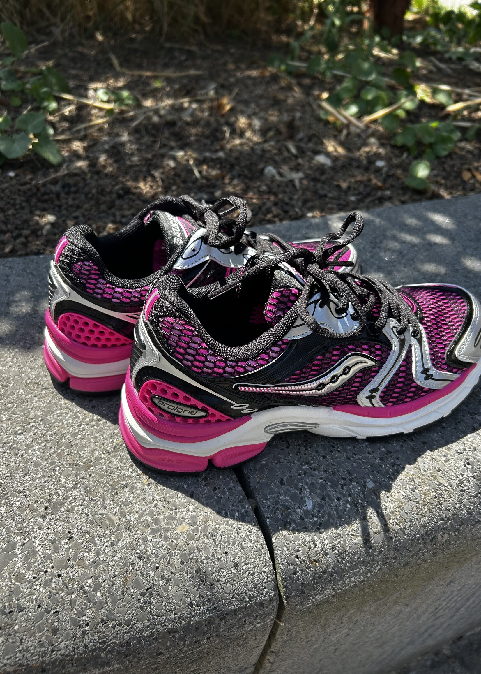 Saucony Saucony triumph 4 black pink