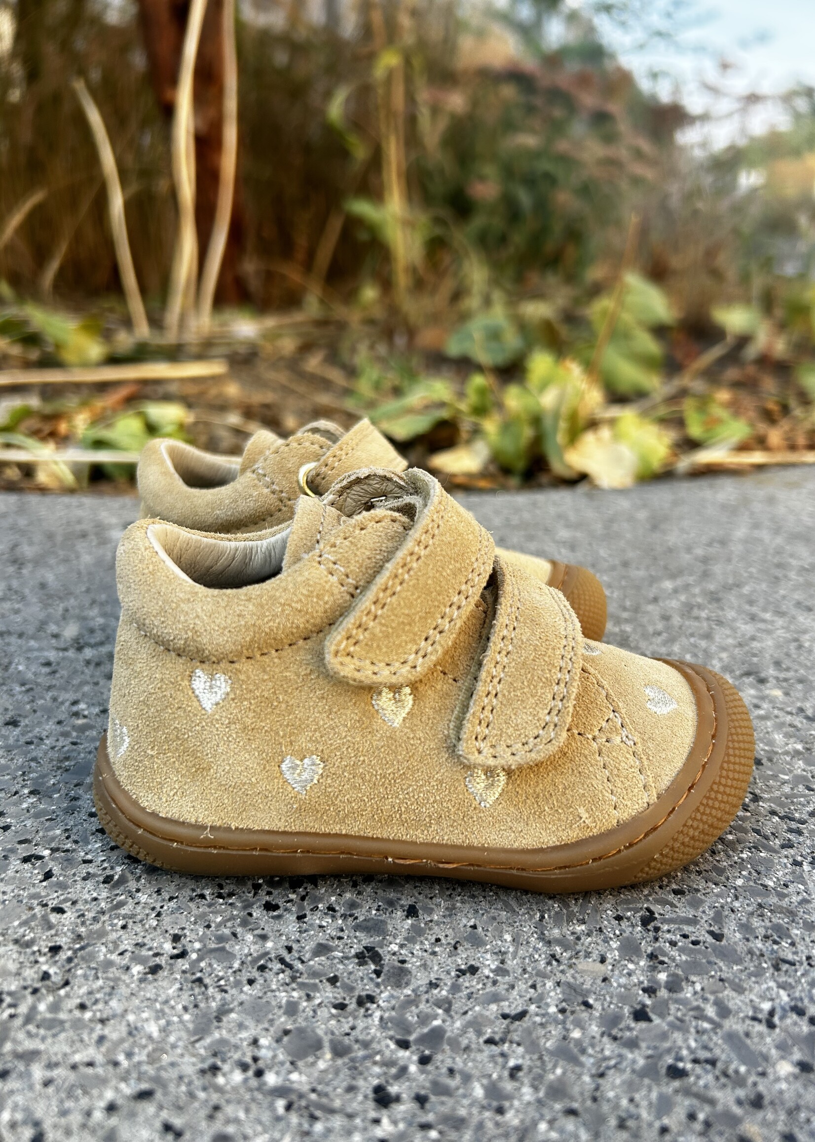 Naturino cocoon embr hearts suede sand