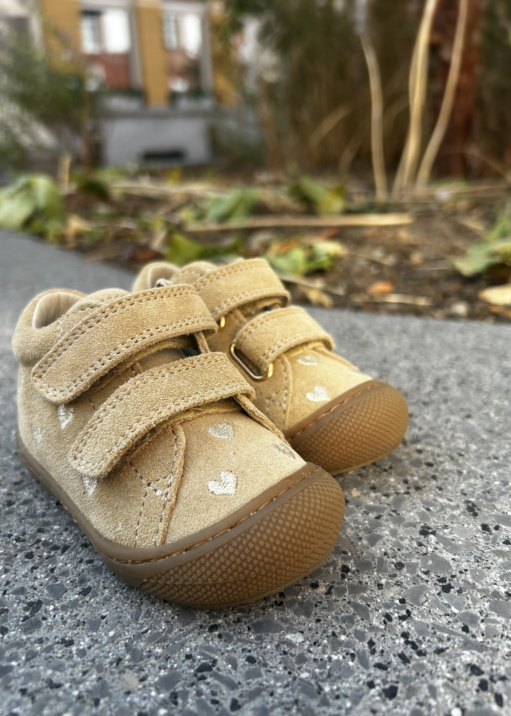 Naturino cocoon embr hearts suede sand
