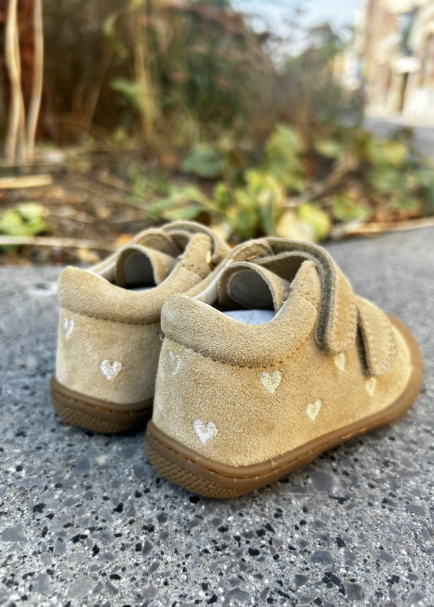 Naturino cocoon embr hearts suede sand
