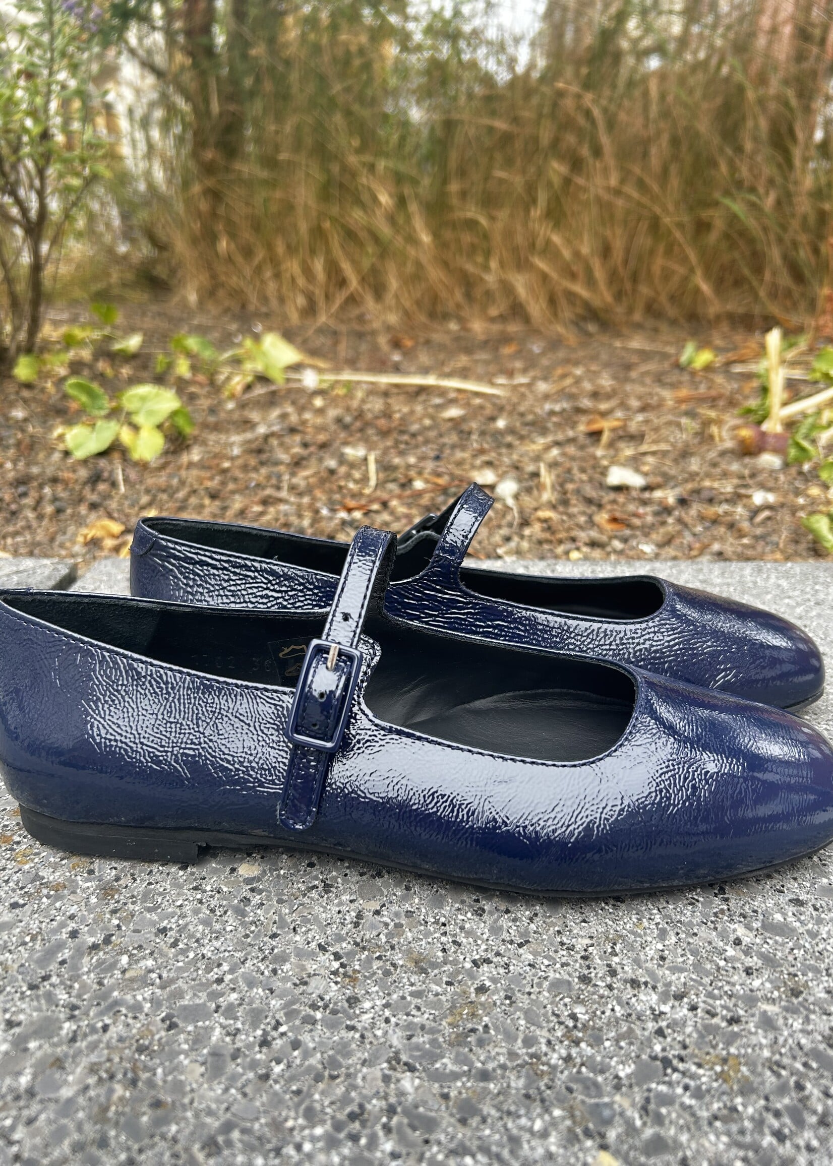Angulus 1702-105 ballerina with a moderate square toe Navy