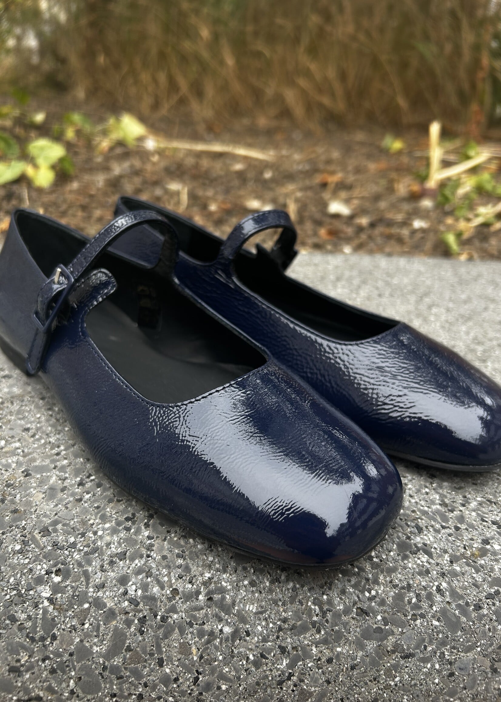 Angulus 1702-105 ballerina with a moderate square toe Navy
