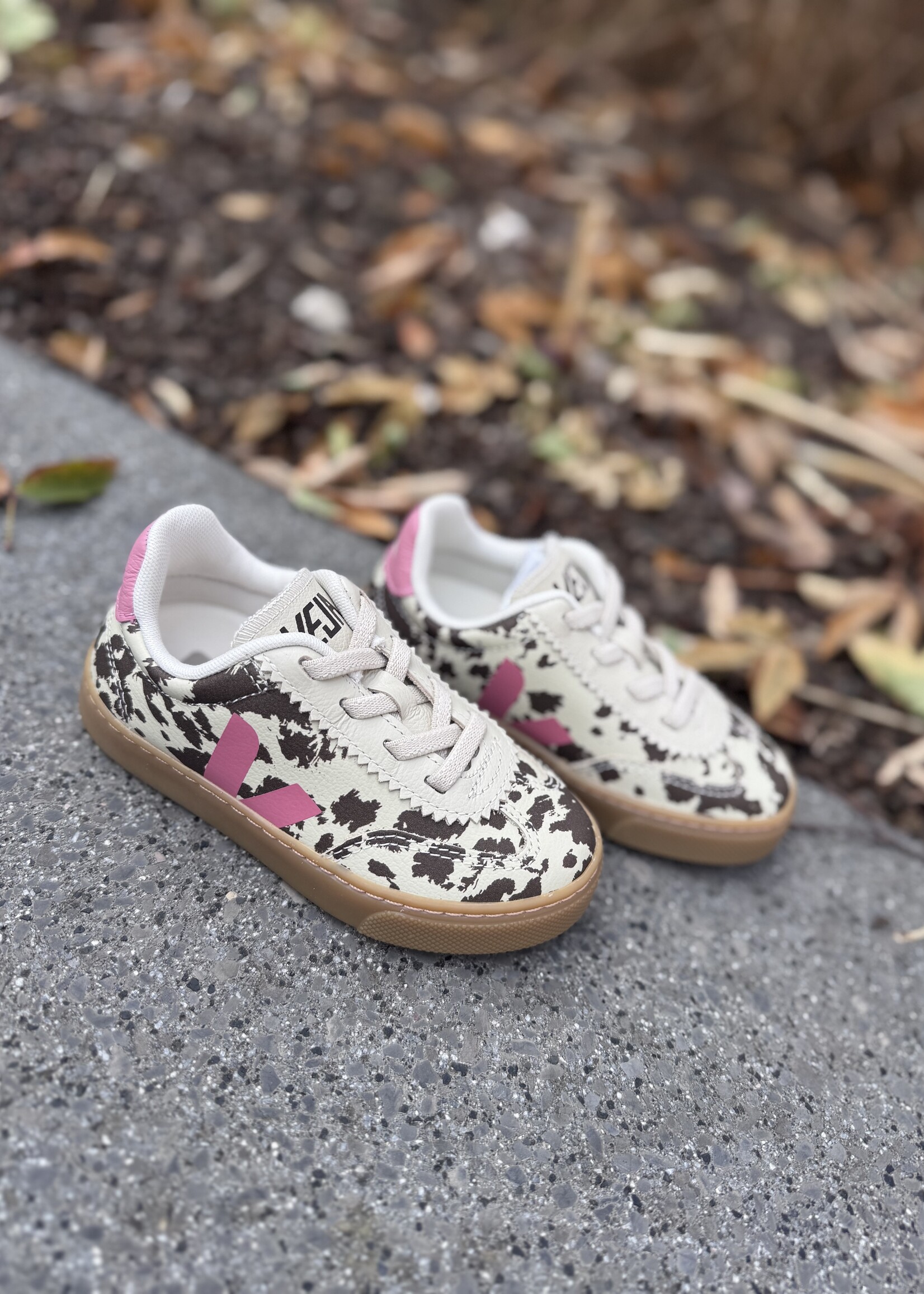 VEJA small volley pierre wild country mary