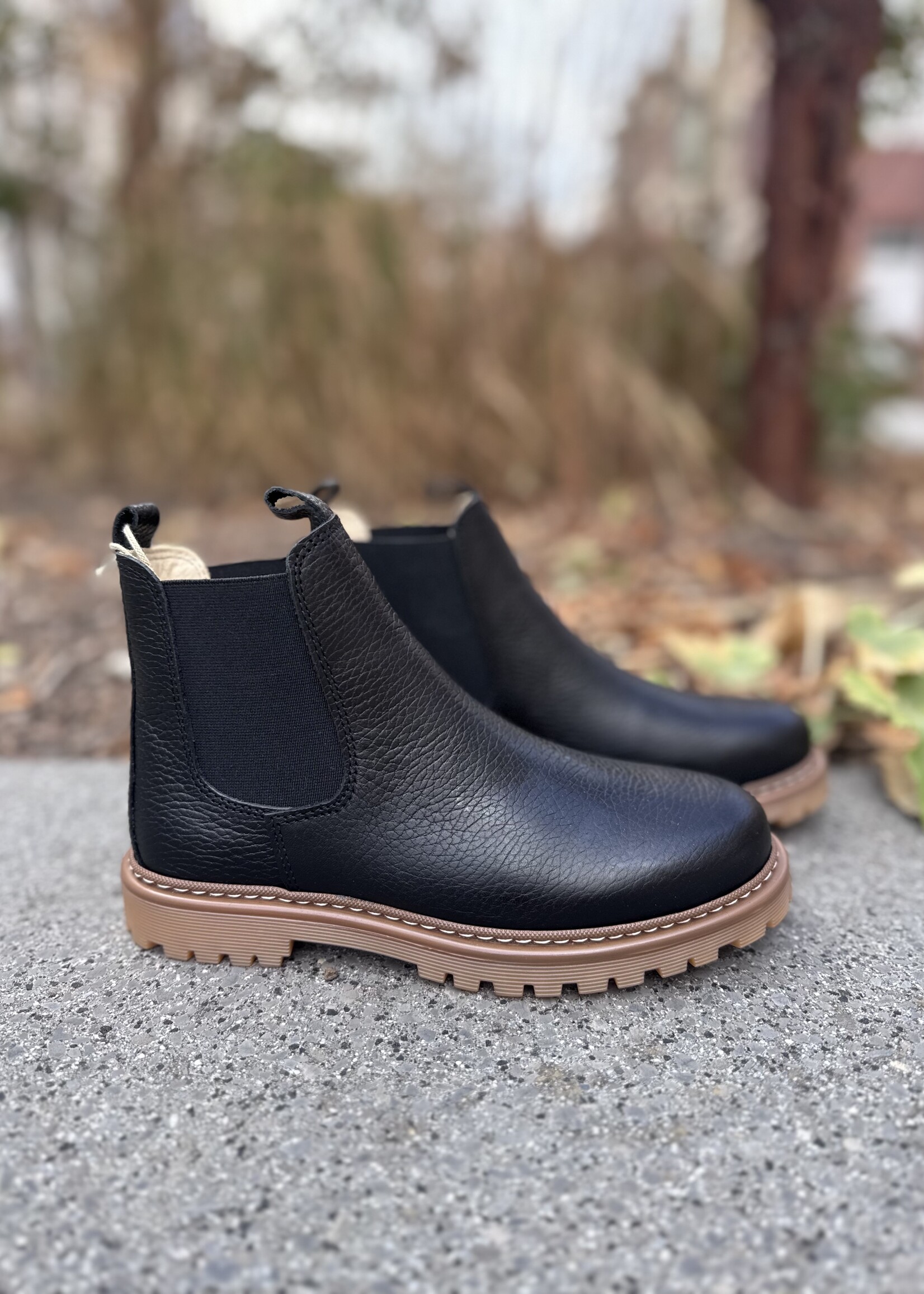 Angulus 2179-101 chelsea boot on track sole black/black