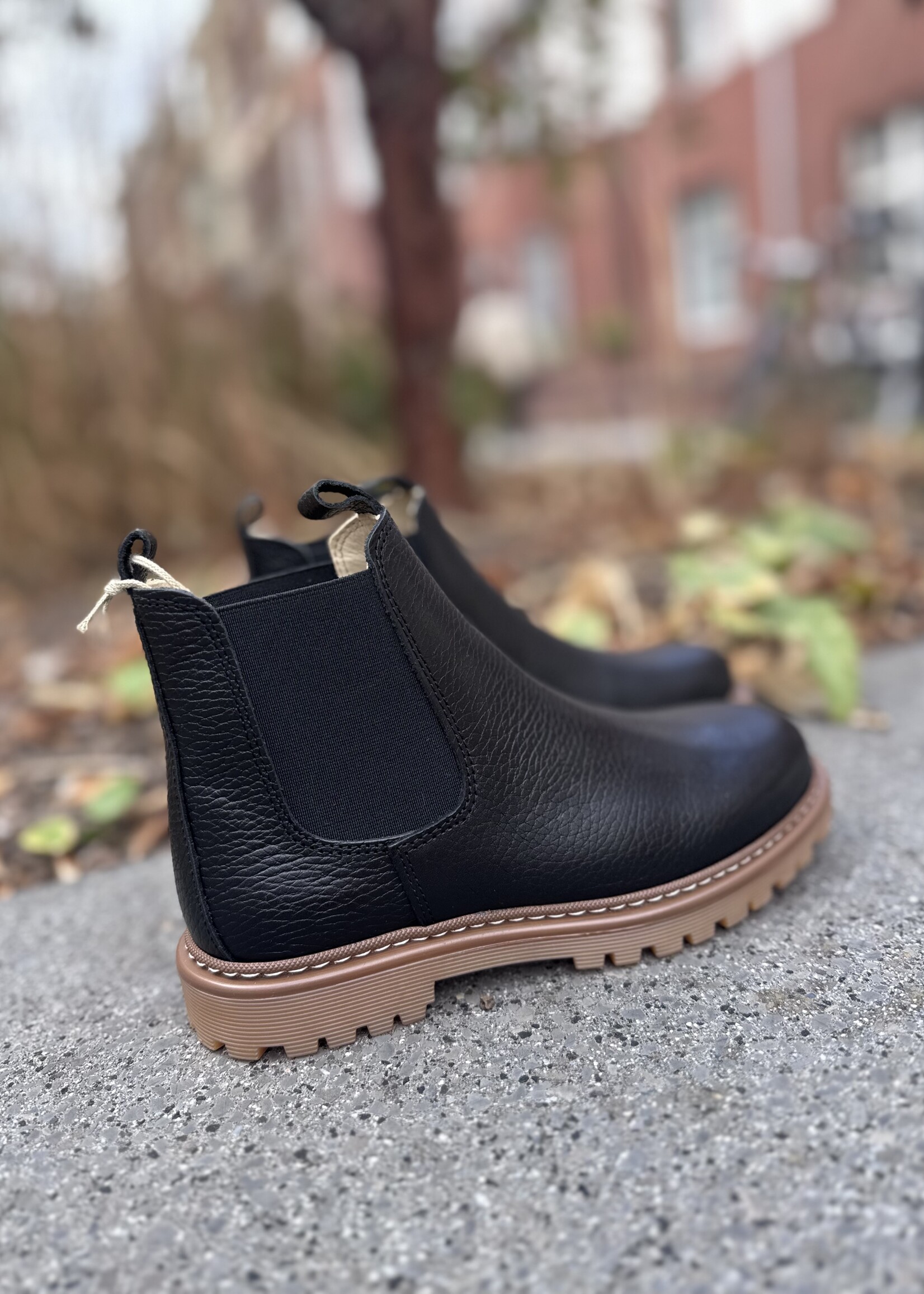 Angulus 2179-101 chelsea boot on track sole black/black