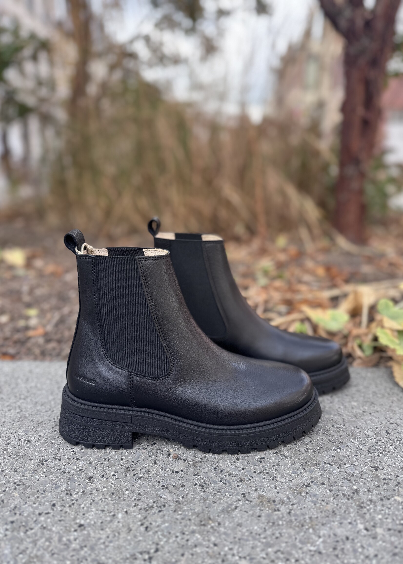 Angulus 6148-101 chelsea boot track sole black