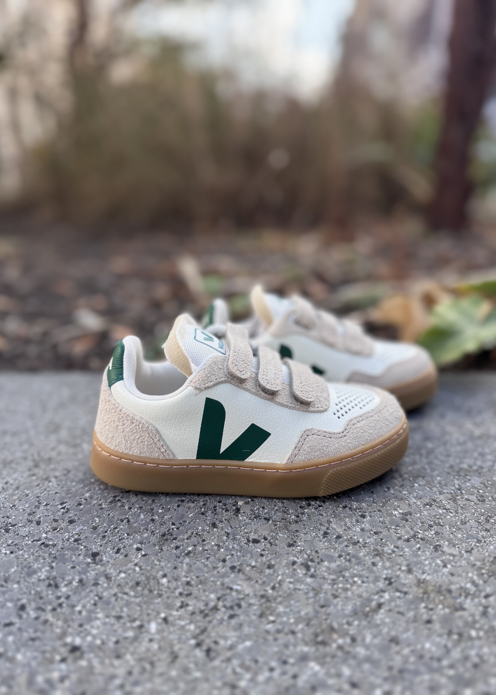 VEJA small V-90 pure golf almond
