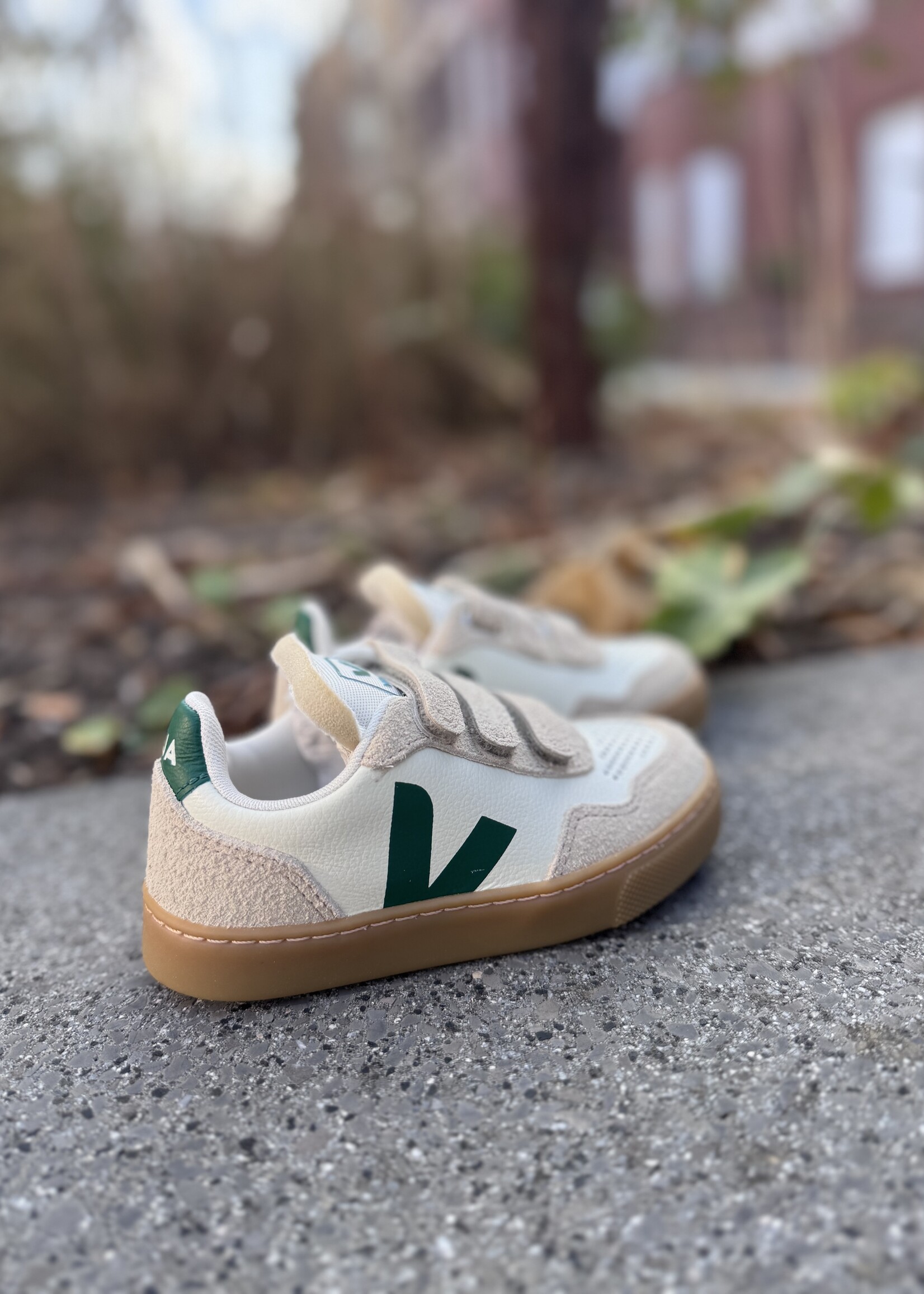 VEJA small V-90 pure golf almond