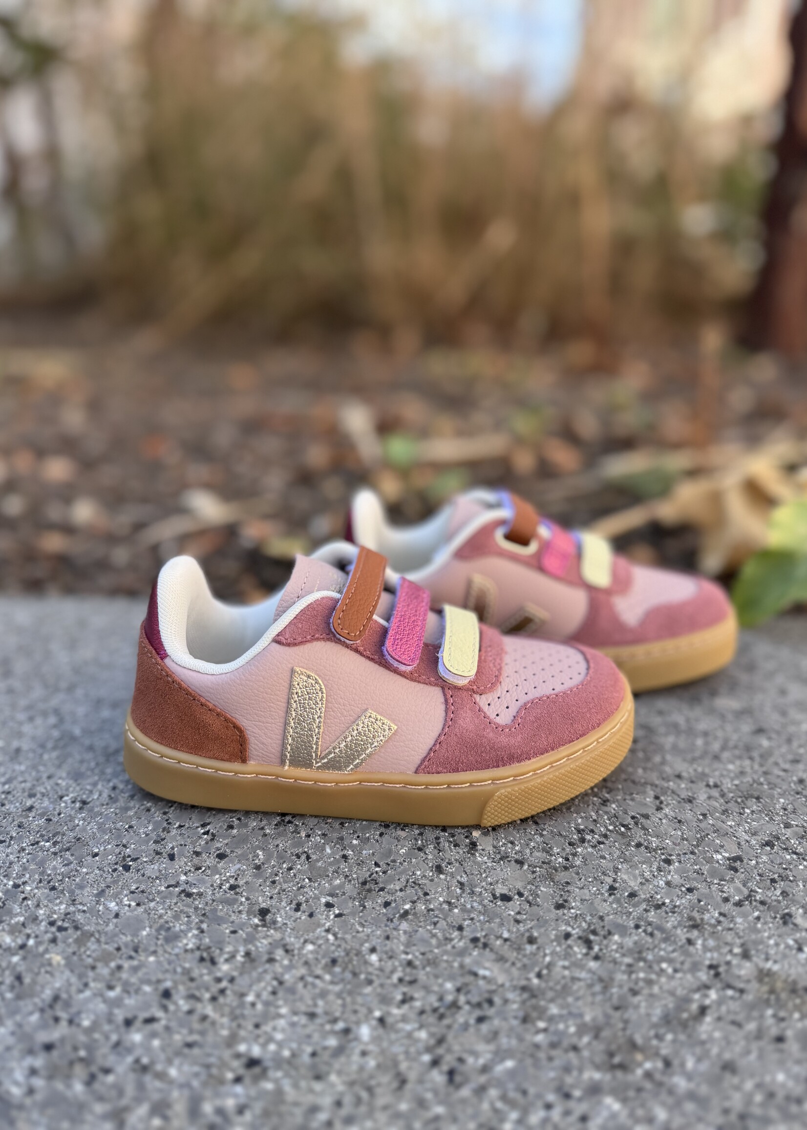 VEJA small V-10 leather babe platine