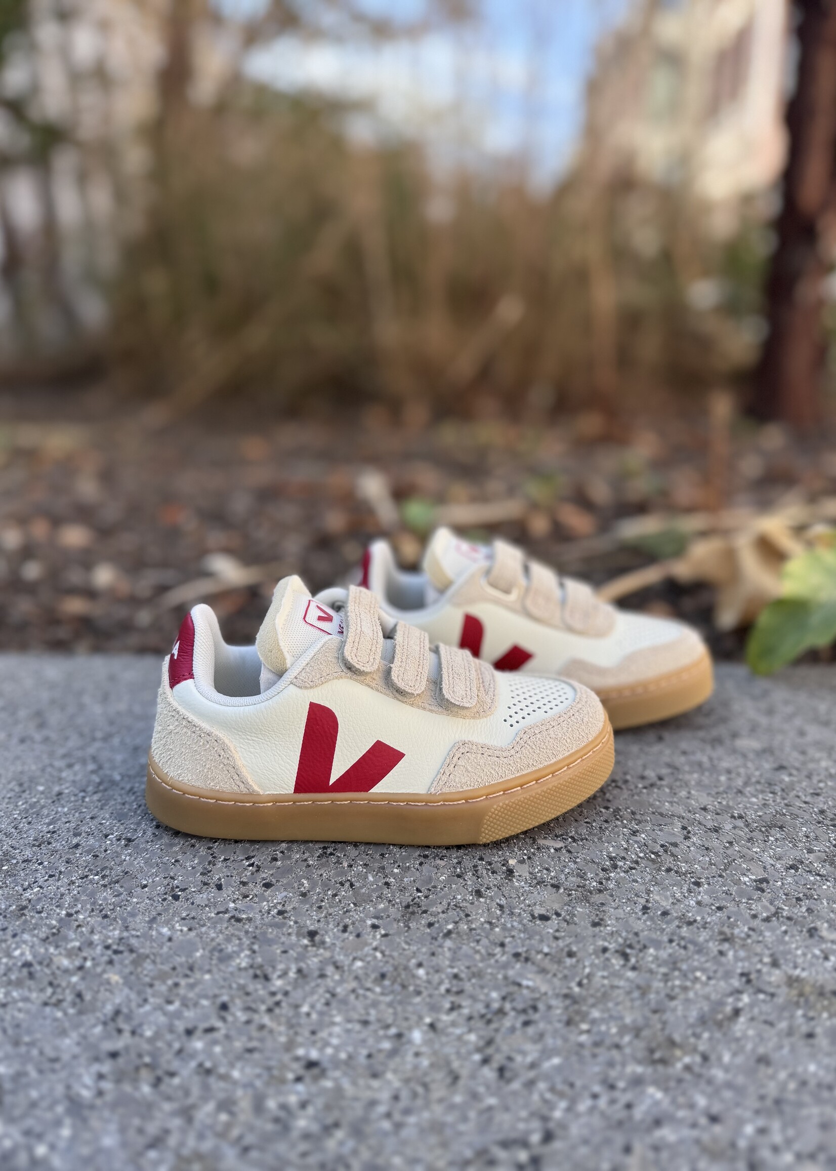 VEJA small V-90 pure pepper almond