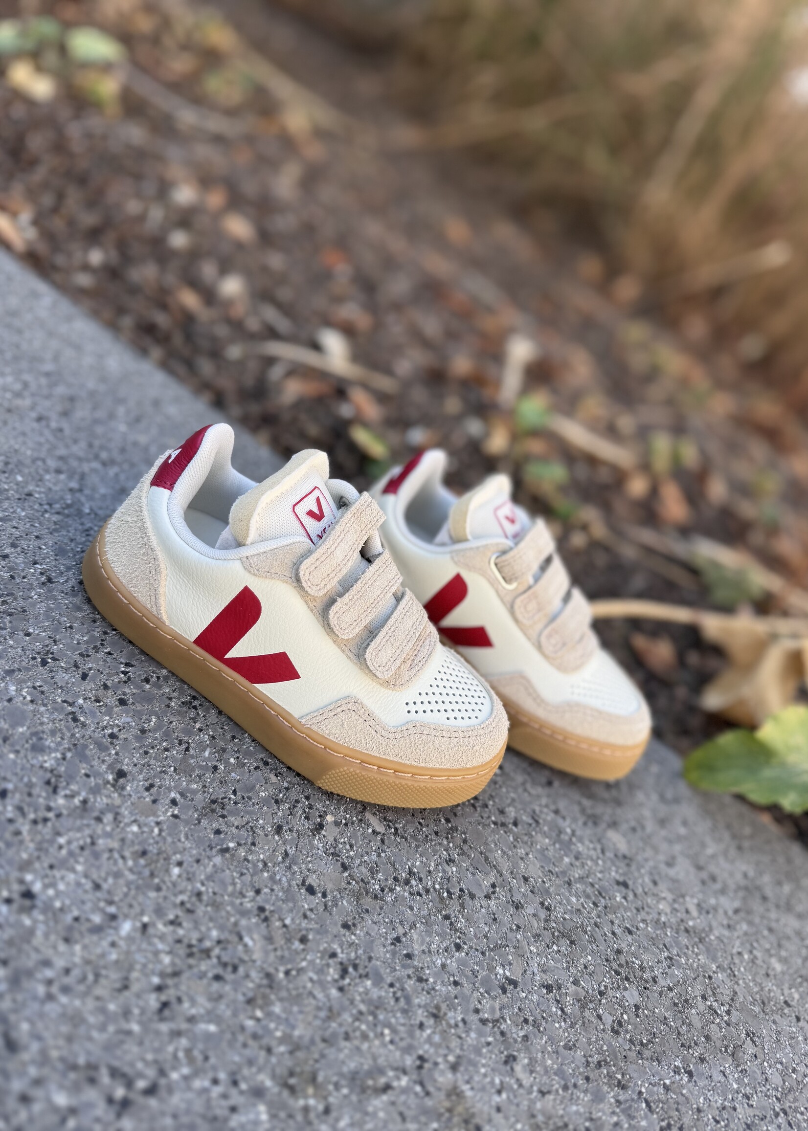 VEJA small V-90 pure pepper almond