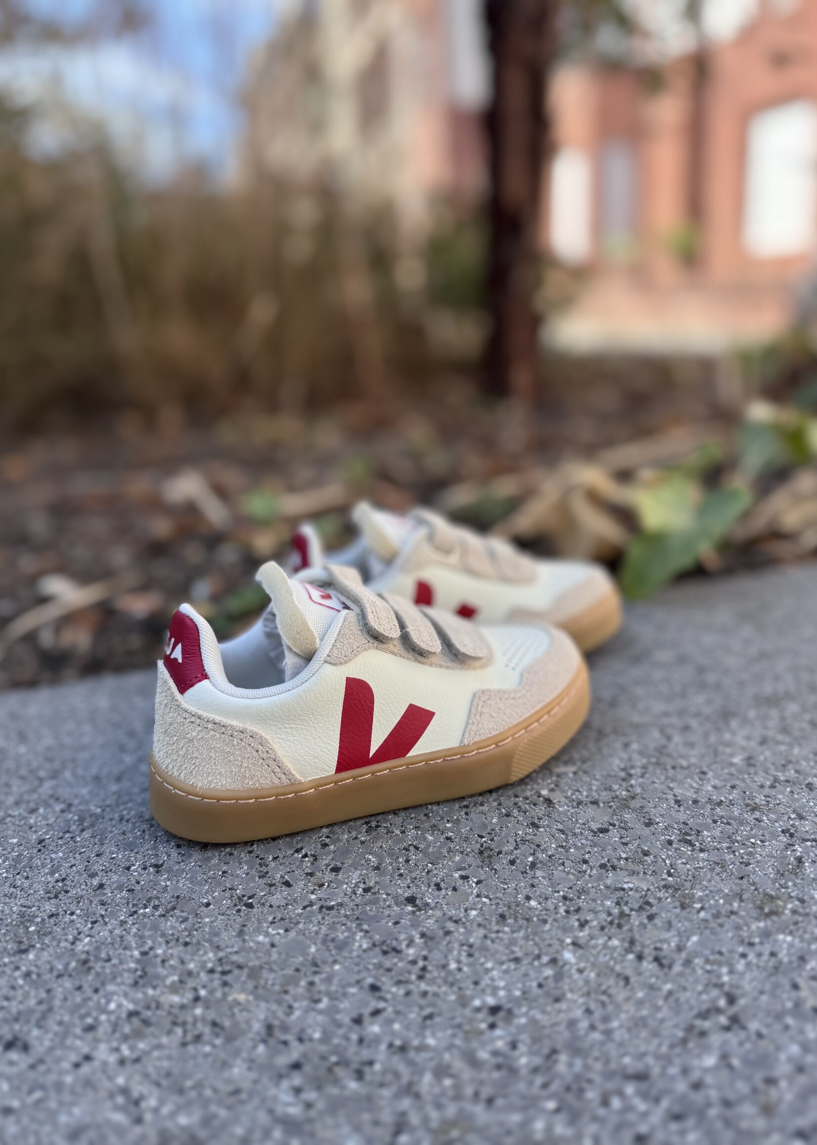 VEJA small V-90 pure pepper almond
