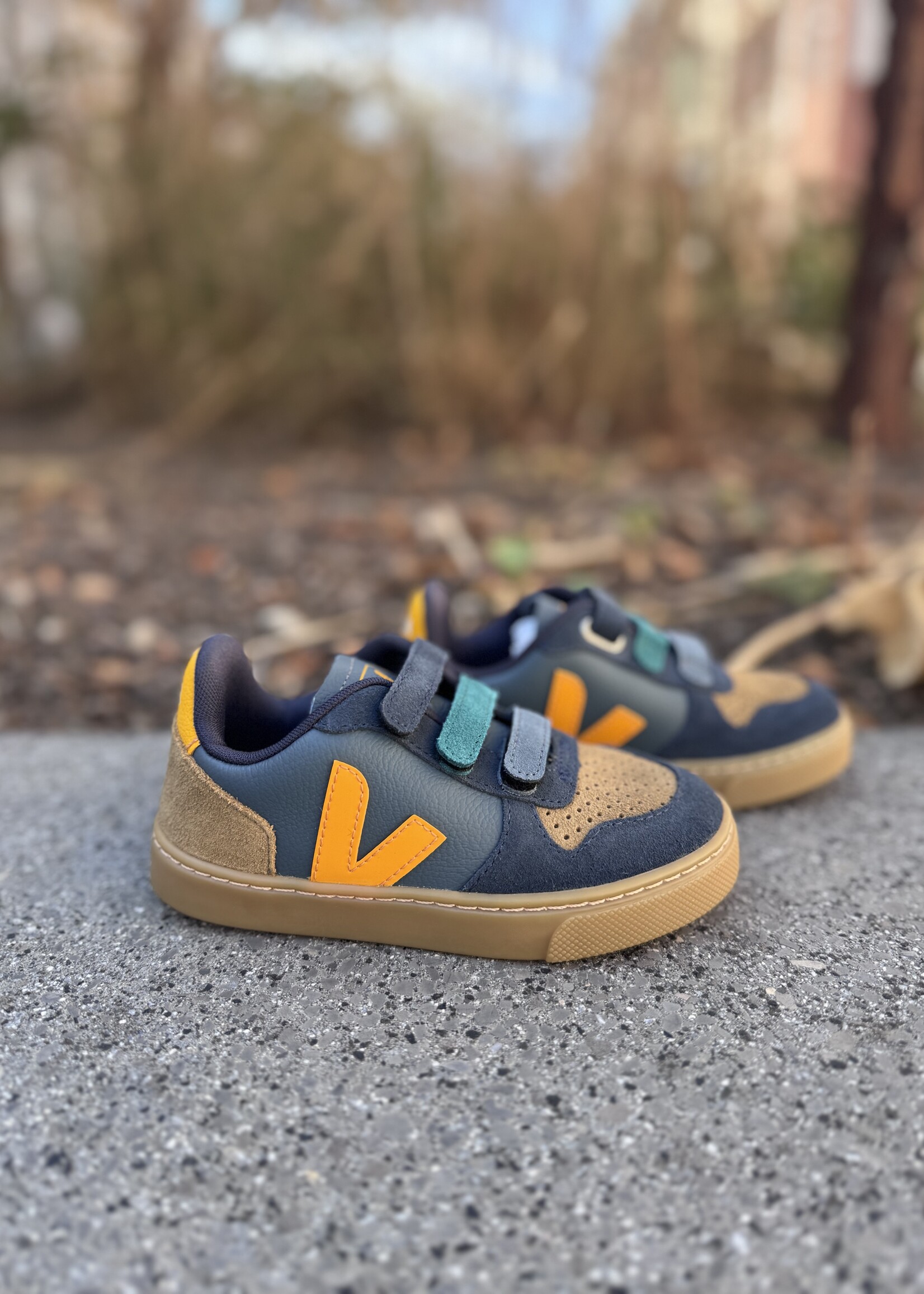 VEJA small V-10 california ouro natural II