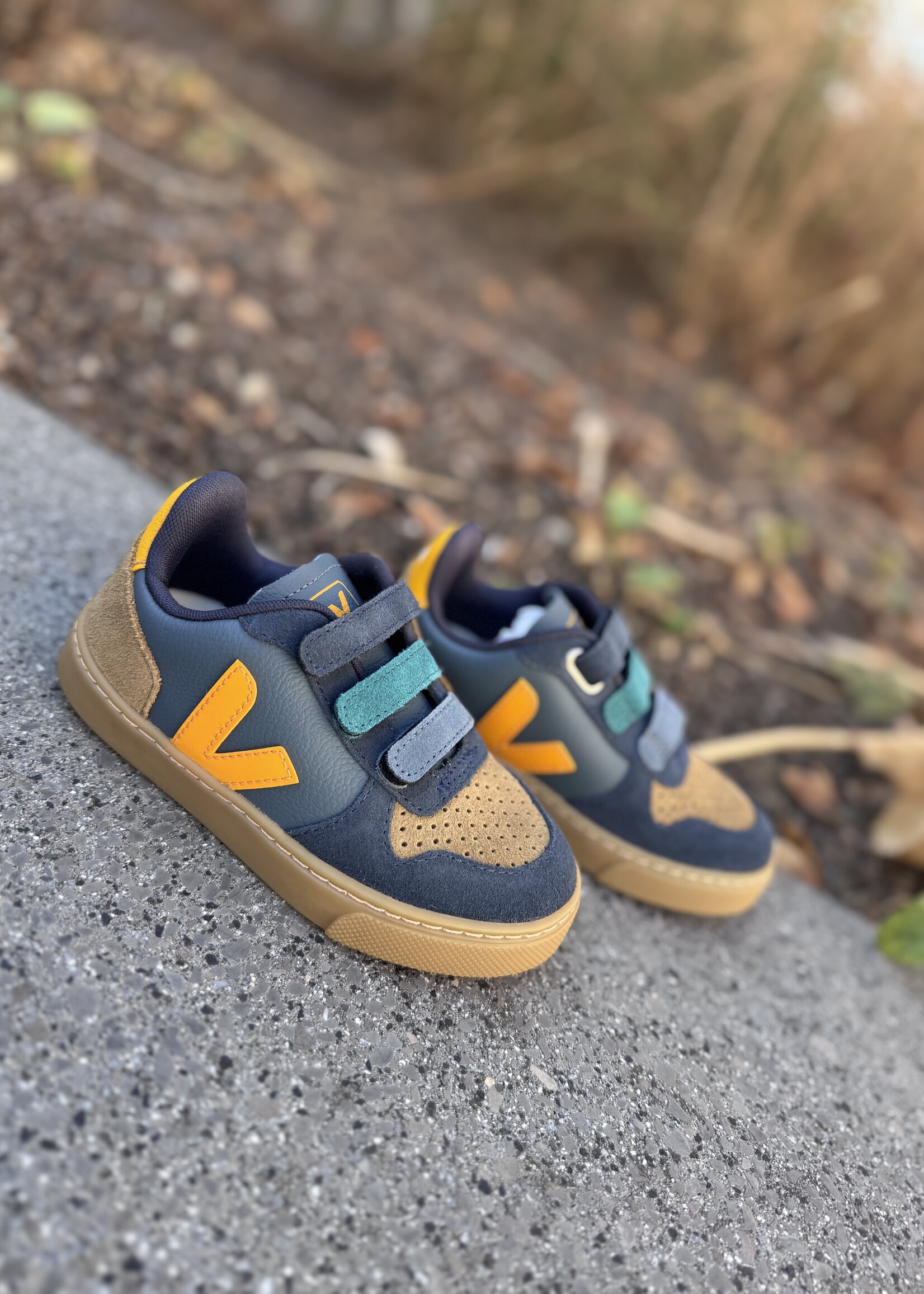 VEJA small V-10 california ouro natural II