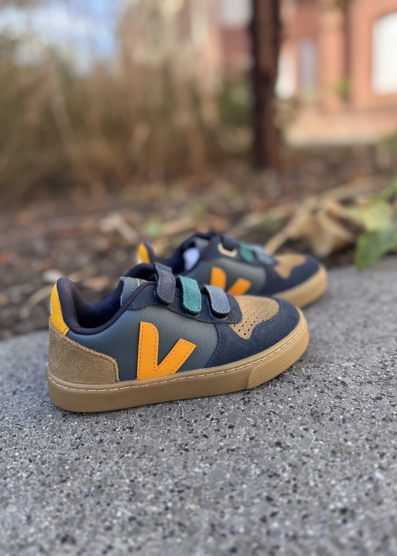 VEJA small V-10 california ouro natural II