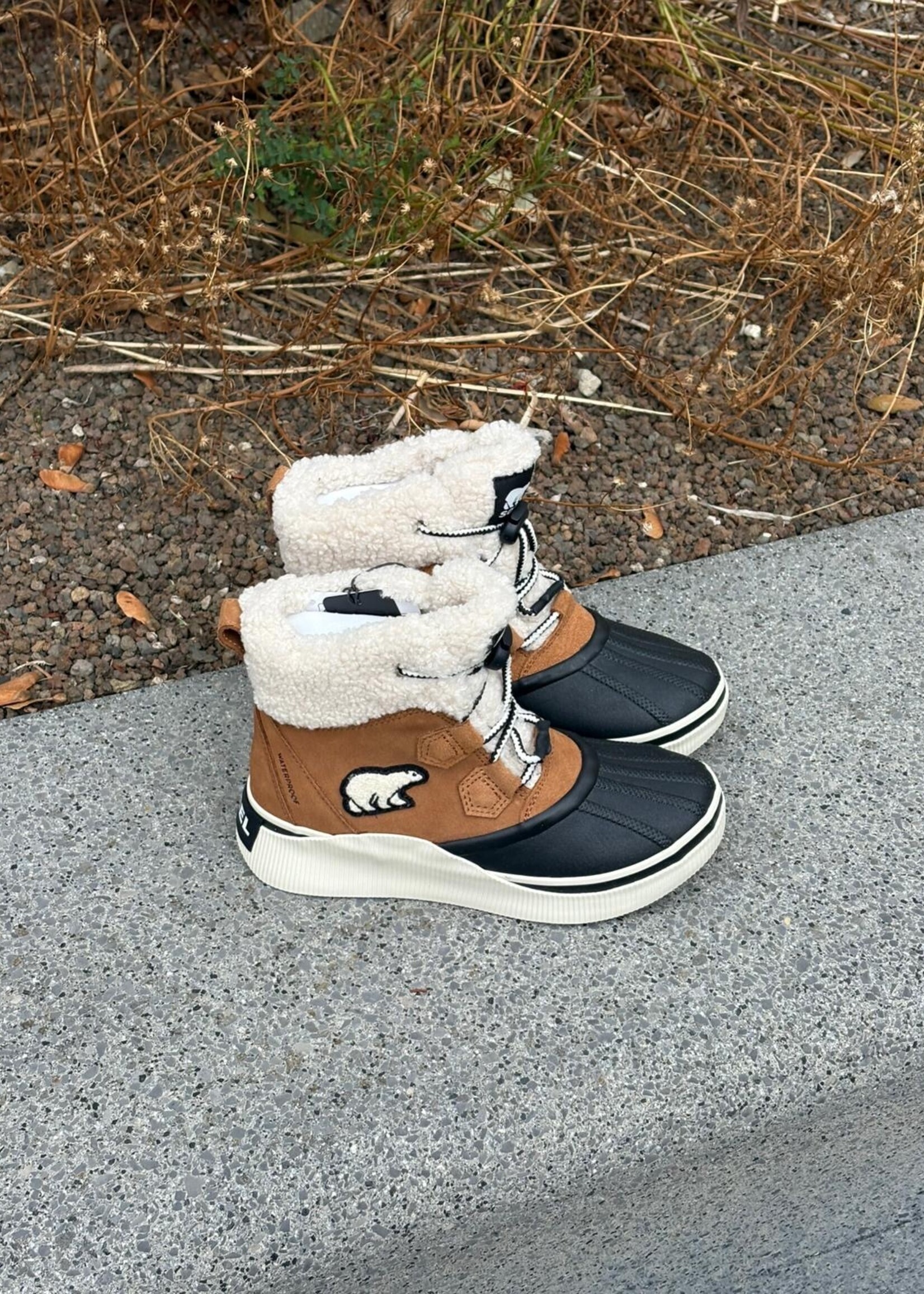 Sorel little kids out taffy leather black