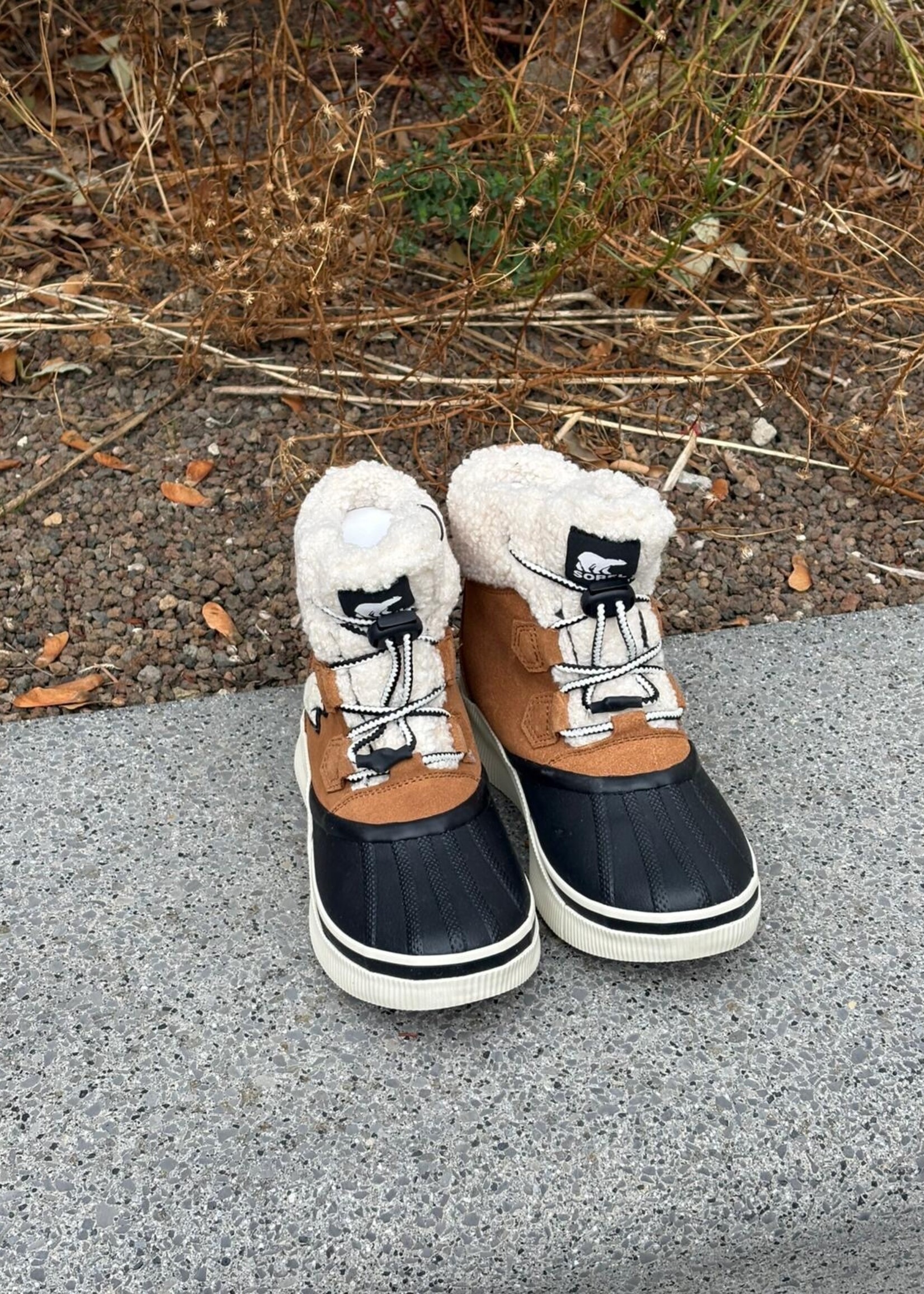 Sorel little kids out taffy leather black