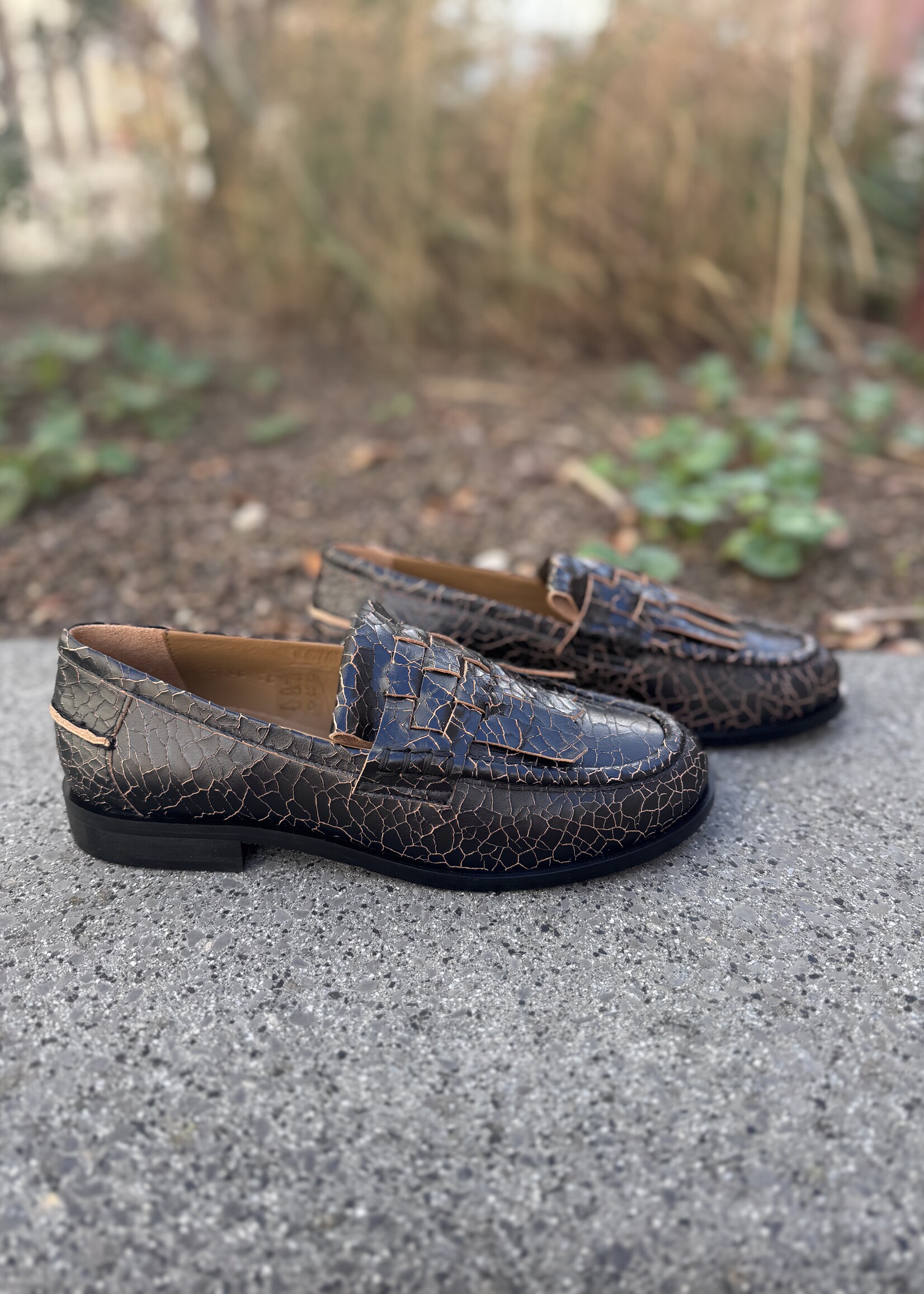 Angulus Loafer Braid Detail Black Cracked