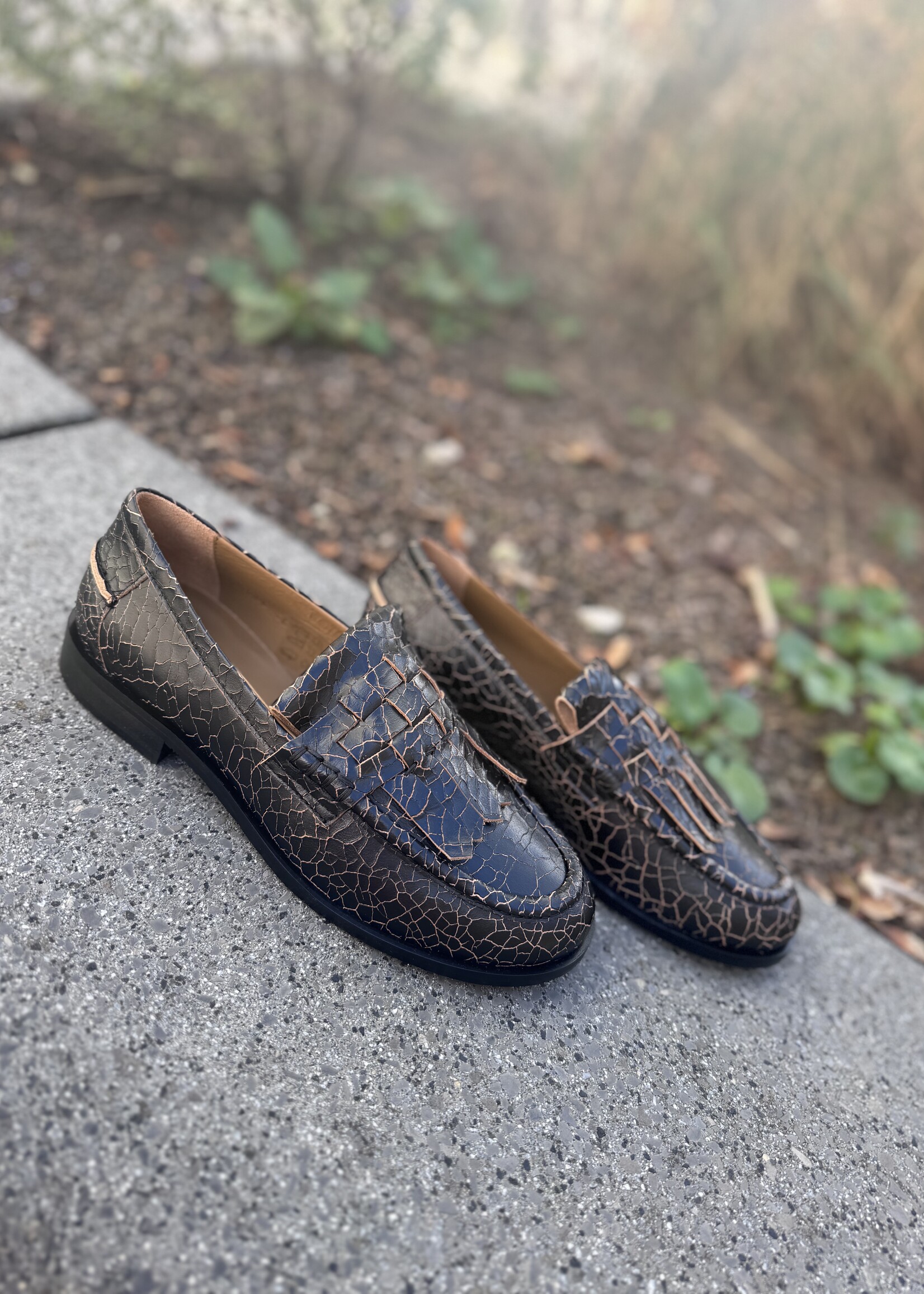 Angulus Loafer Braid Detail Black Cracked
